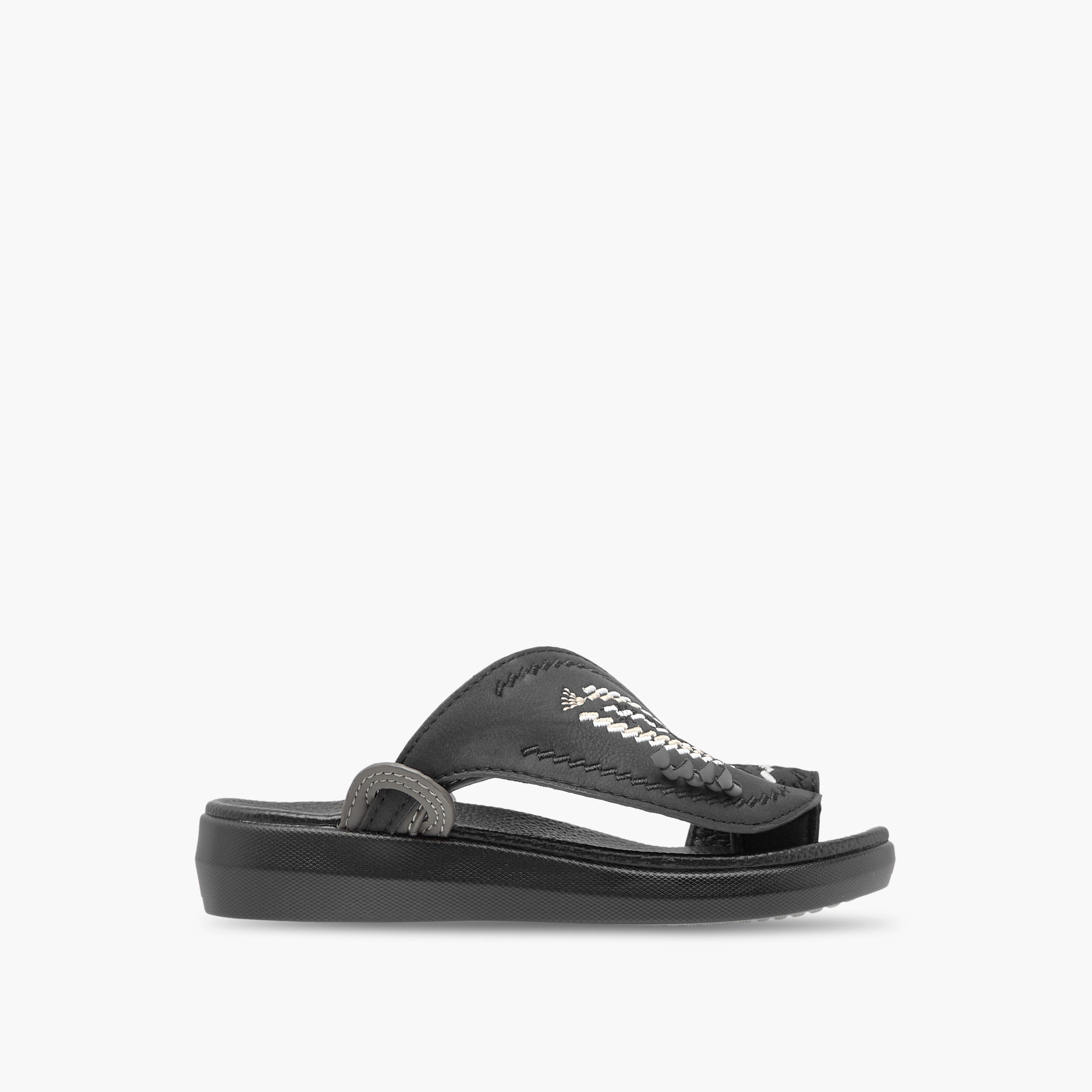 صندل عربي سهل الارتداء مطرز بإصبع من الواحة-boys-shoes-sandals-image-2