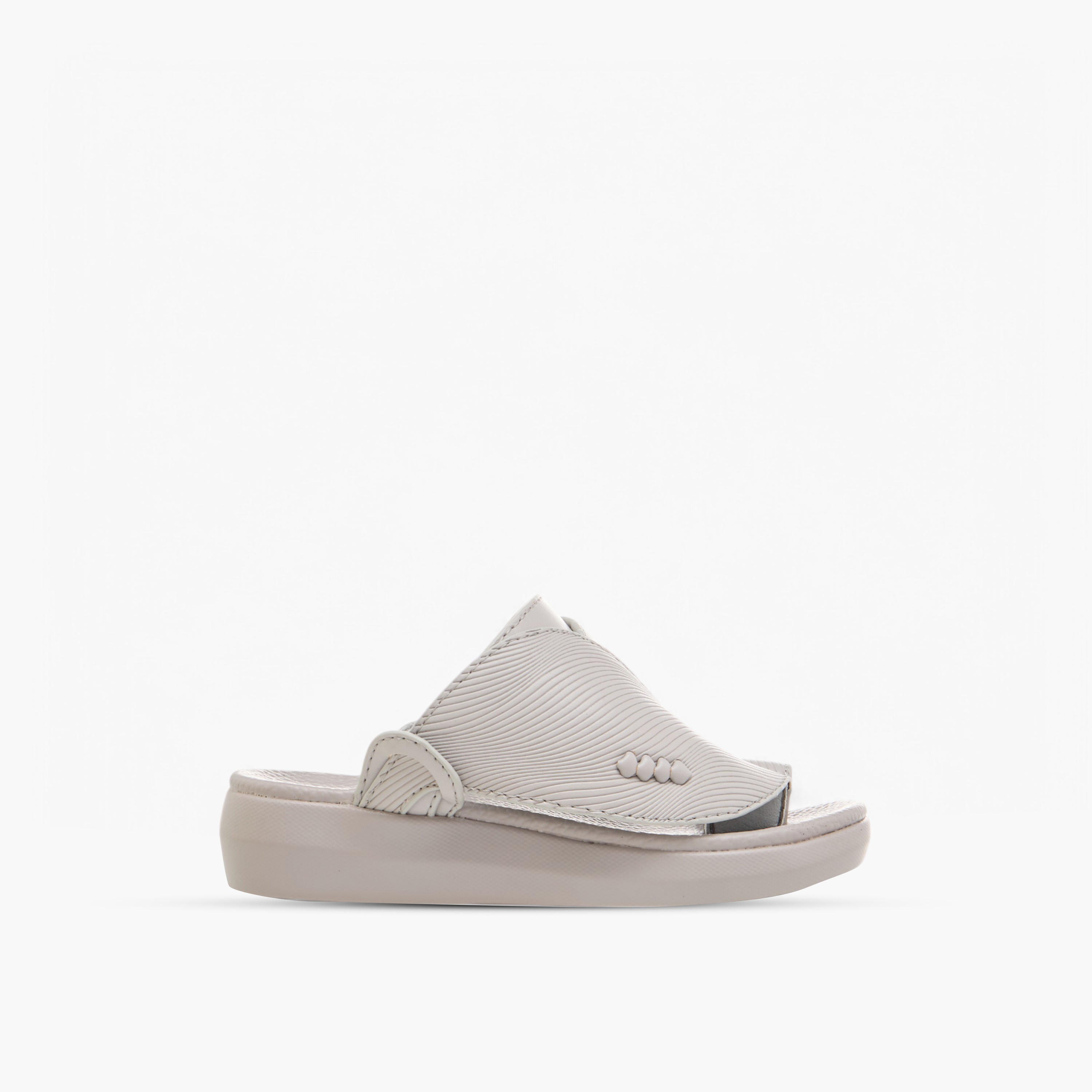 Al Waha Textured Slip-On Arabic Sandals with Toe Loop Detail-boys-shoes-sandals-image-2