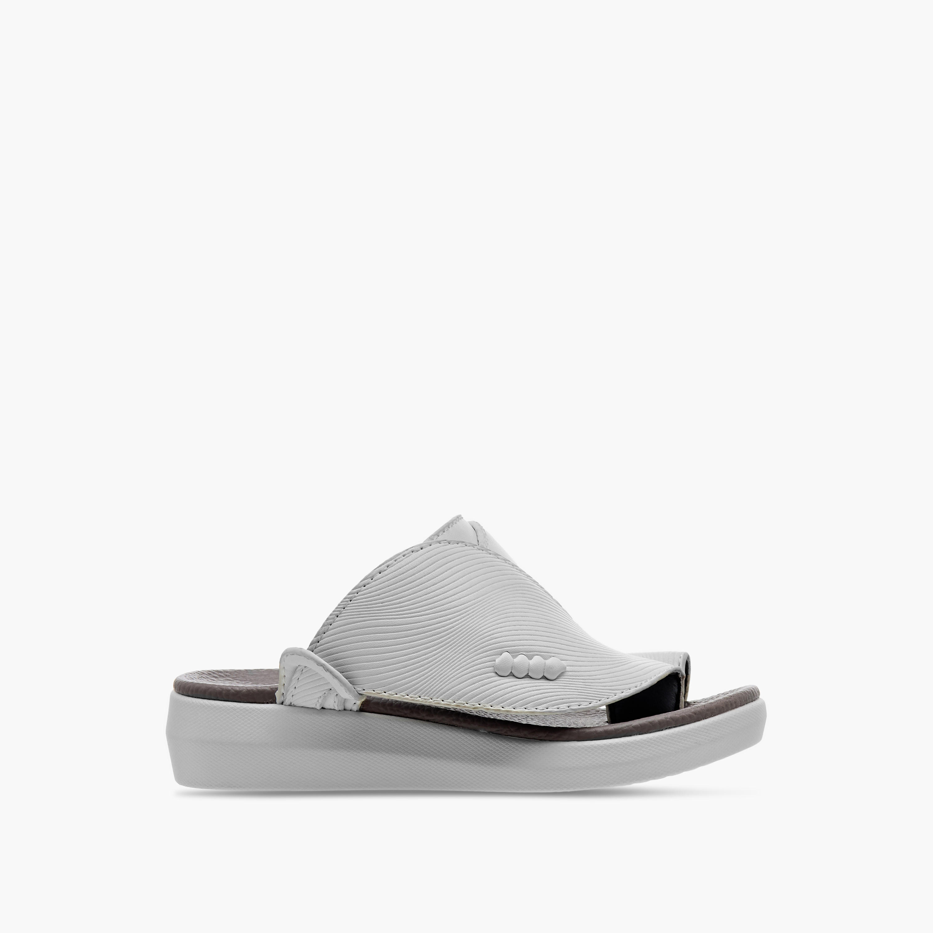Al Waha Textured Slip-On Arabic Sandals with Toe Loop Detail-boys-shoes-sandals-image-2