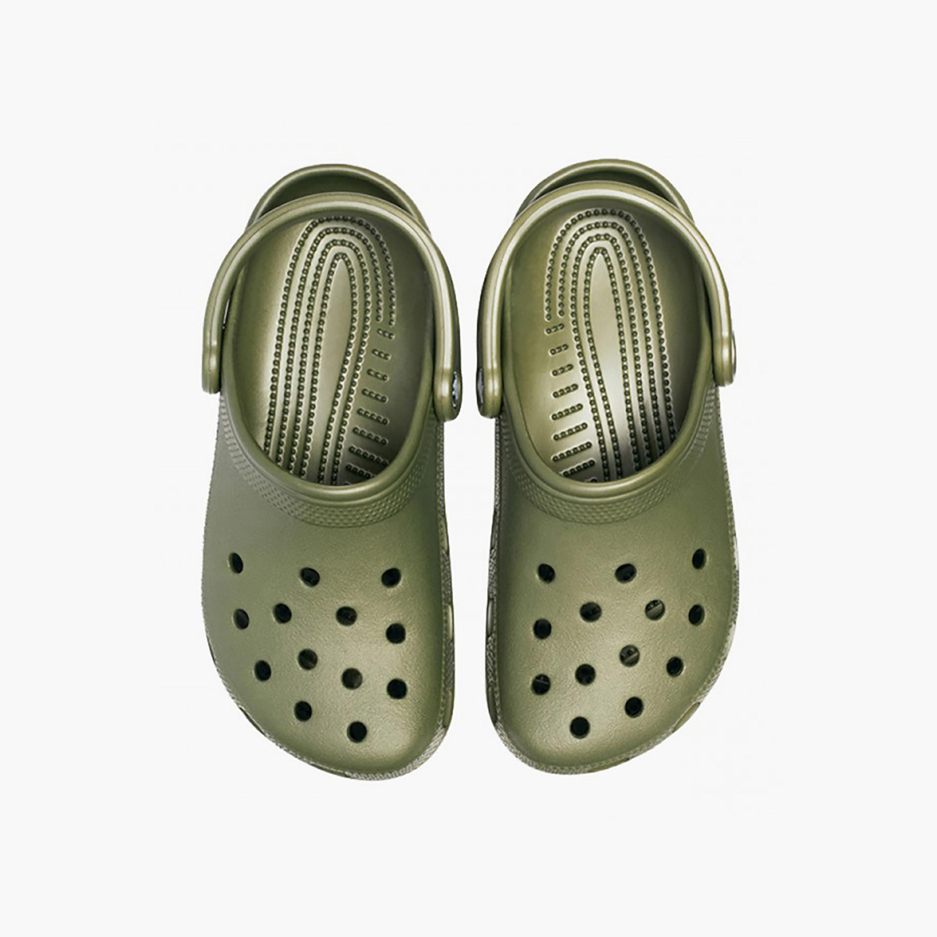 شبشب كلوج كلاسيكي بحزام خلفي للرجال من كروكس-men-shoes-sandals-image-4