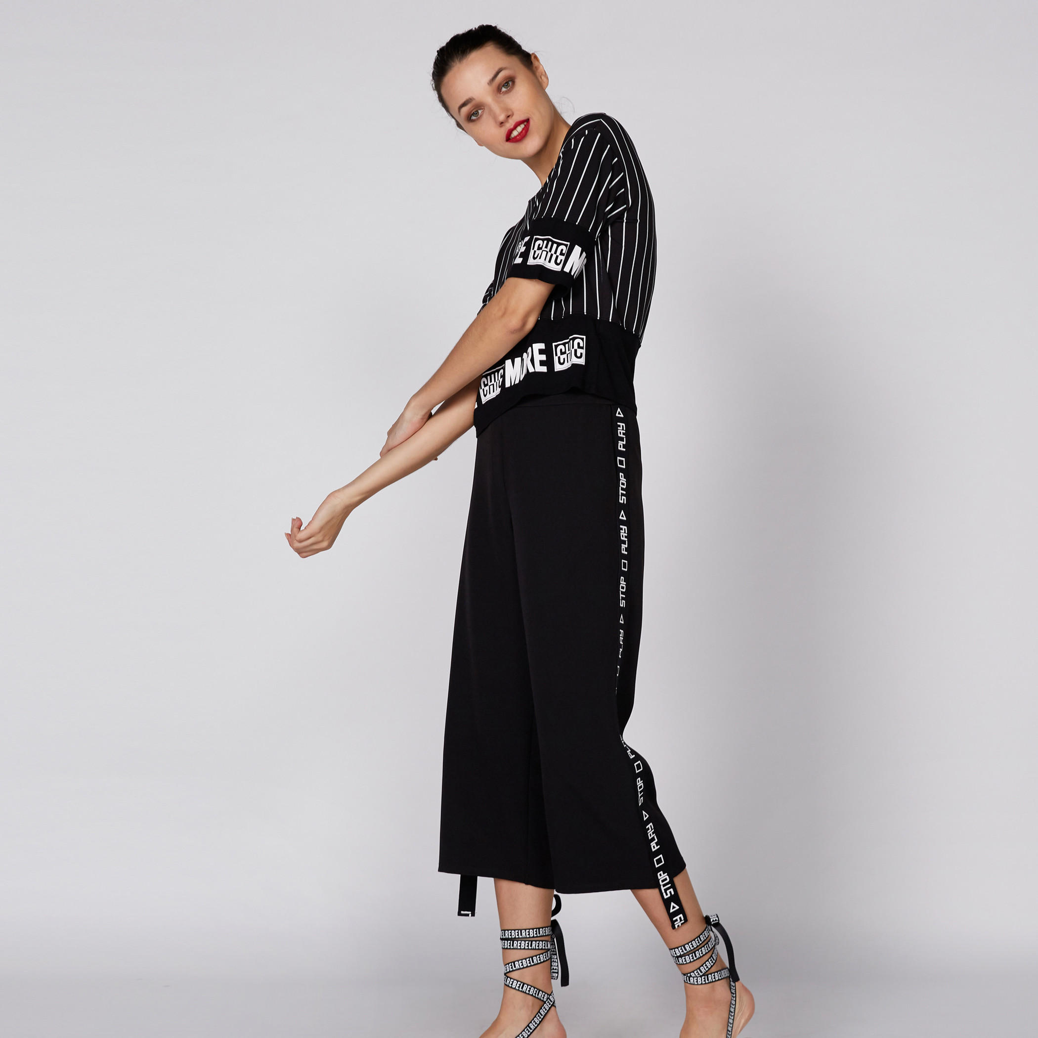 بنطال واسع الساقين بخصر مطّاطي-women-clothing-bottoms-trousers-image-2