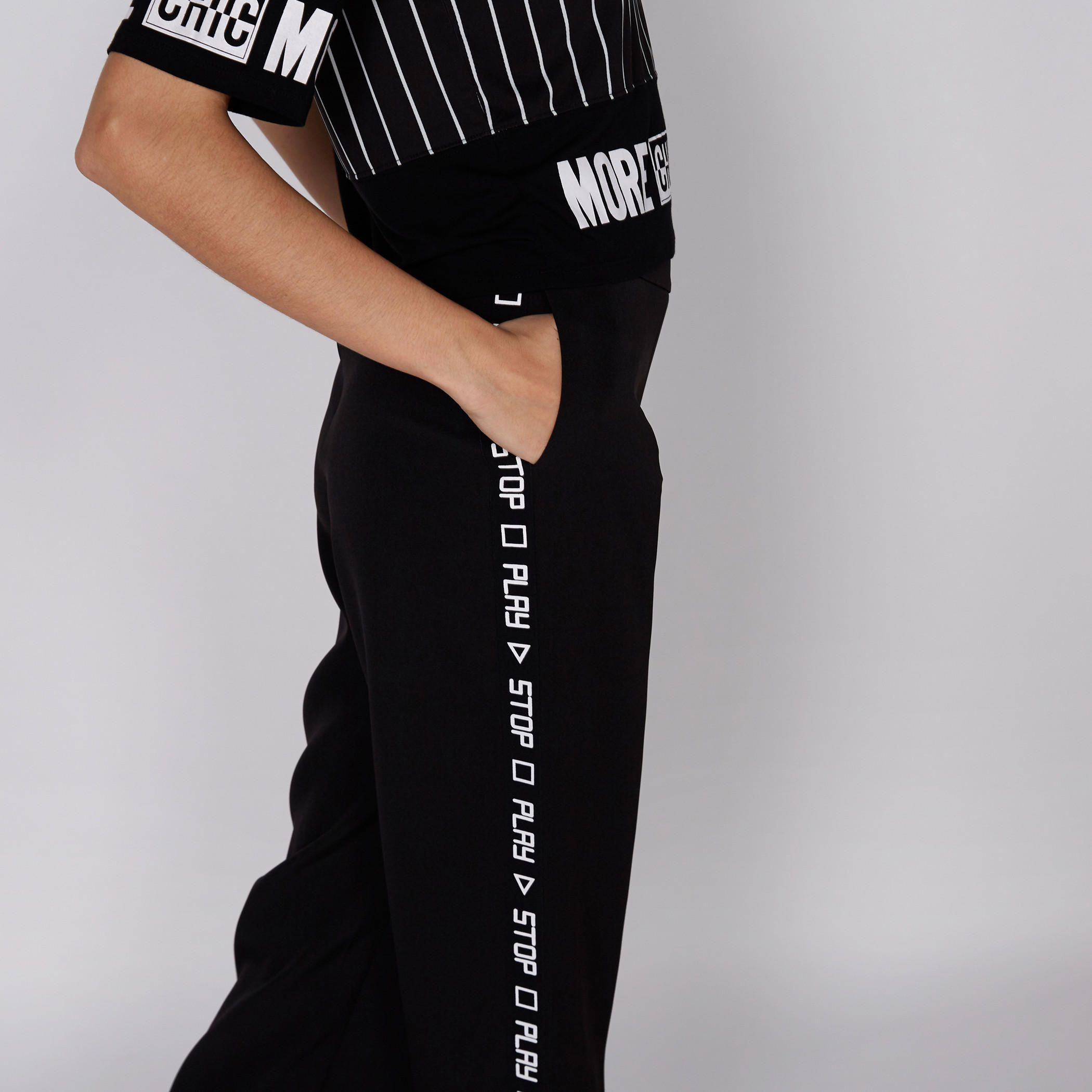 بنطال واسع الساقين بخصر مطّاطي-women-clothing-bottoms-trousers-image-3