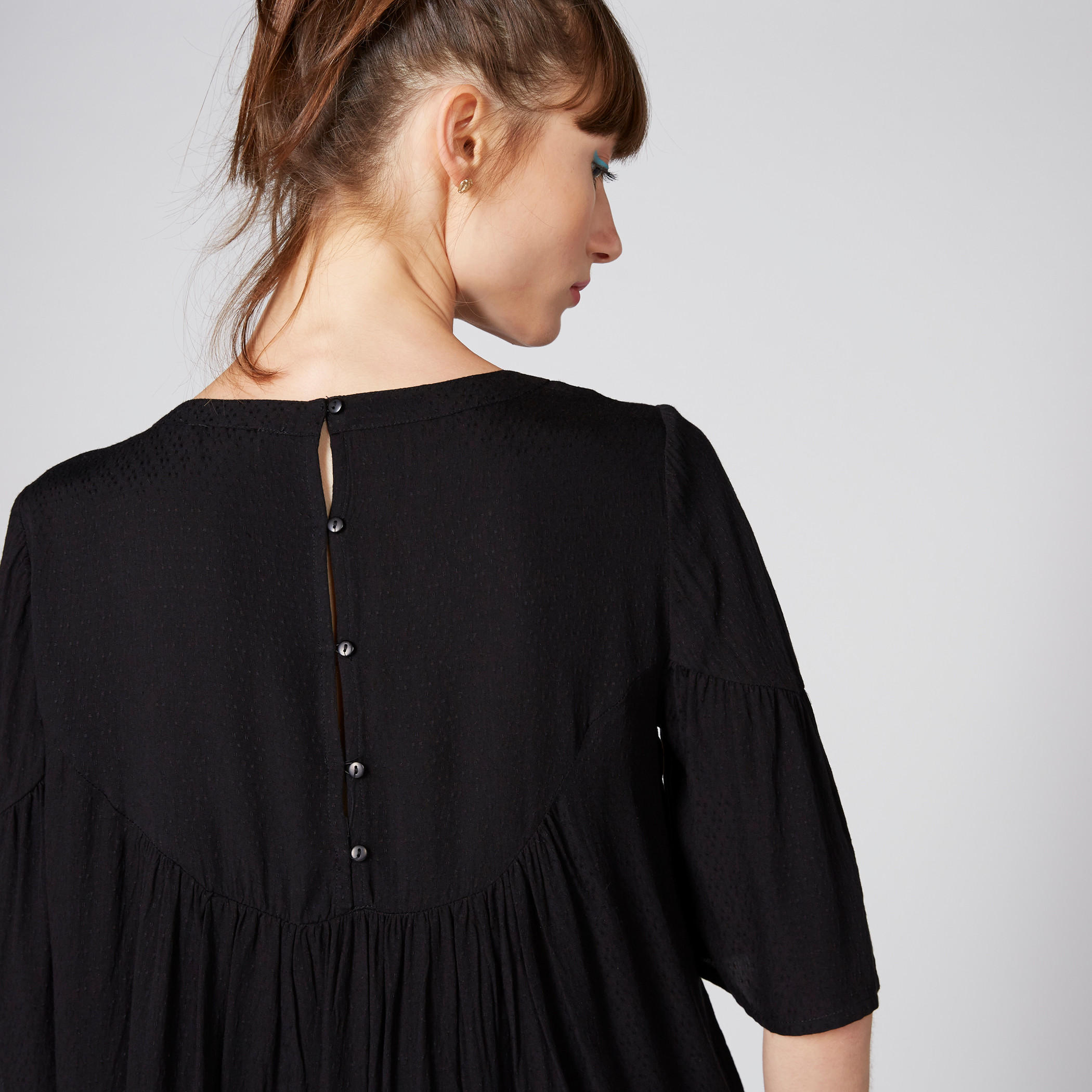 بلوزة مطرزة بياقة مستديرة وأكمام قصيرة-women-clothing-shirtsandblouses-blouses-image-5