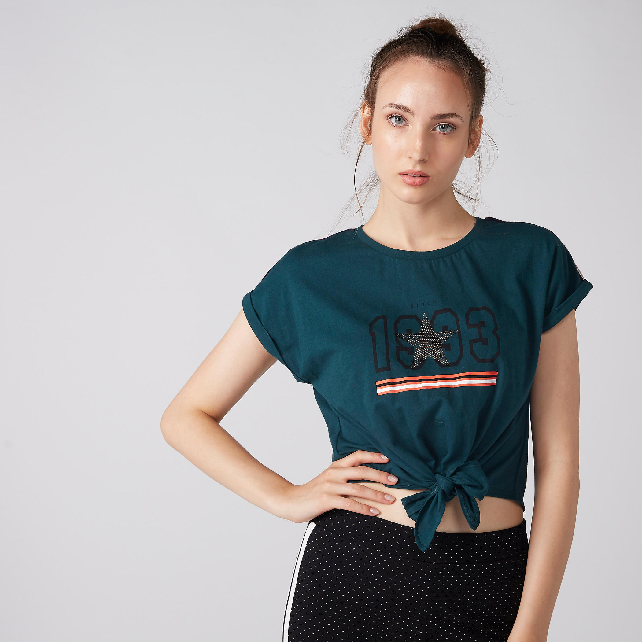 بلوزة قصيرة برباط وطبعات-women-clothing-tshirts-image-1
