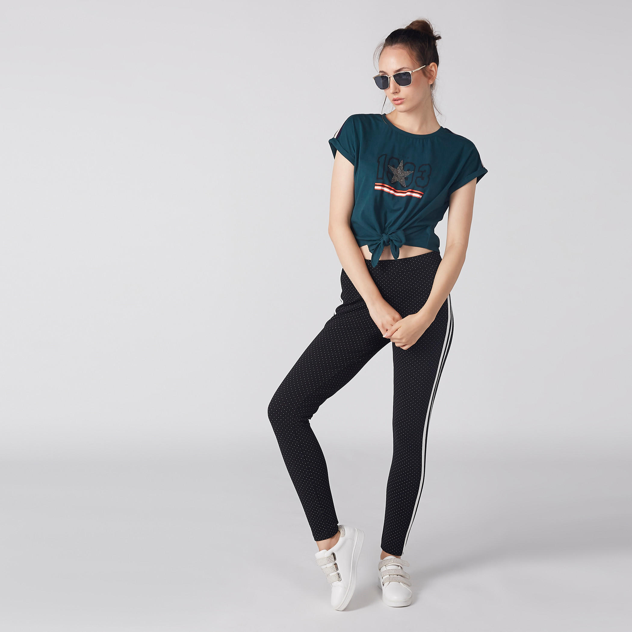 بلوزة قصيرة برباط وطبعات-women-clothing-tshirts-image-3