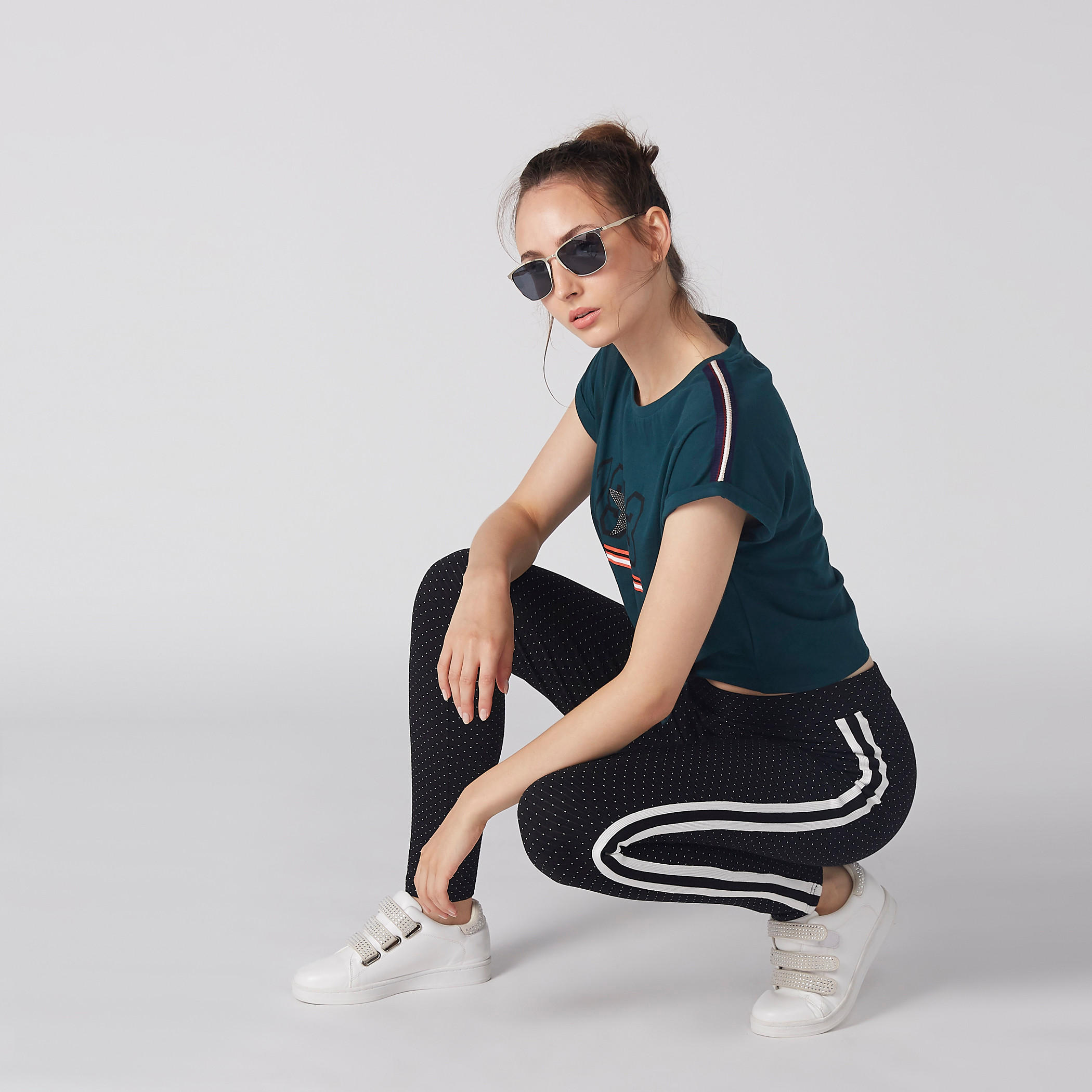بلوزة قصيرة برباط وطبعات-women-clothing-tshirts-image-4
