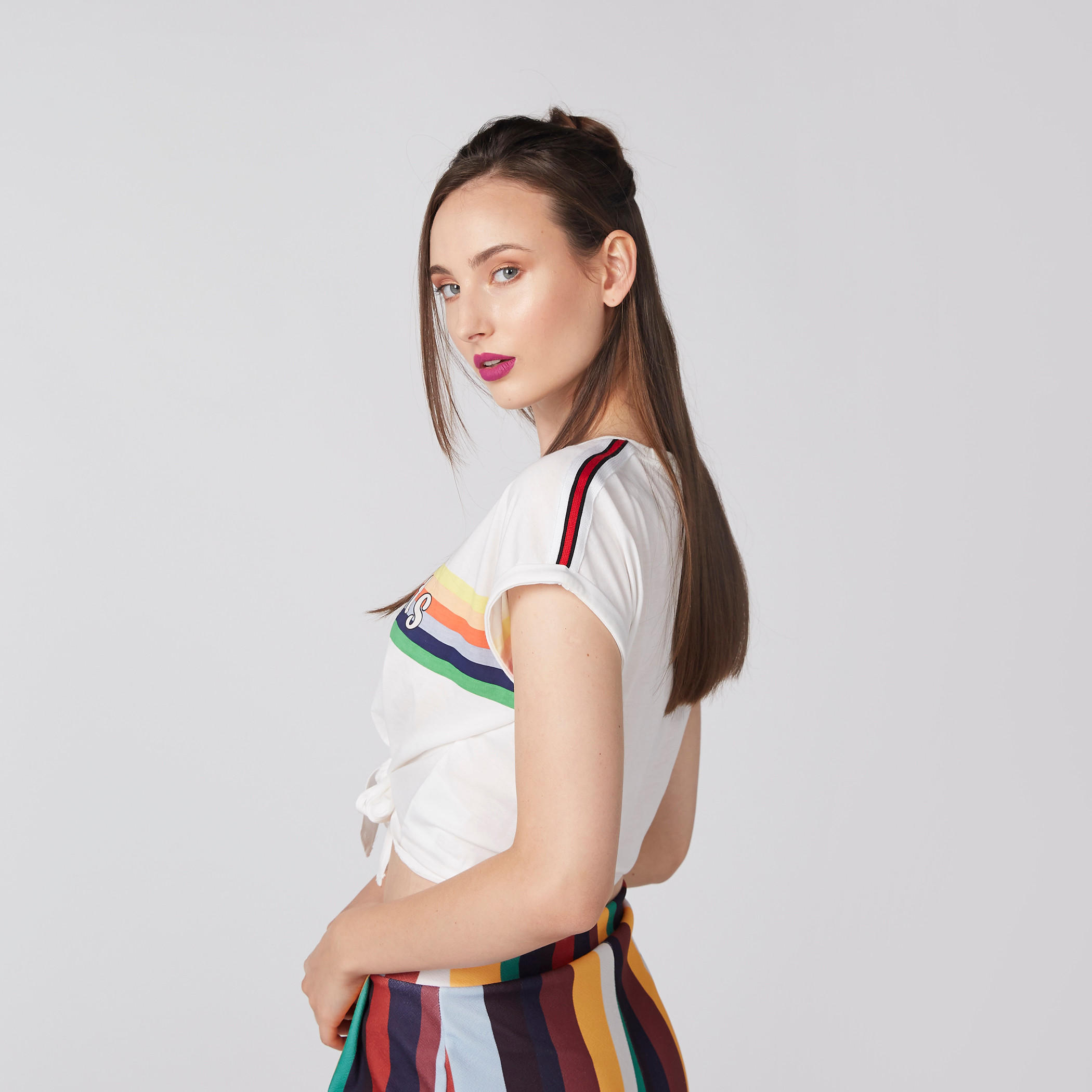 بلوزة قصيرة بطبعات وياقة ضيقة وأكمام متصلة-women-clothing-tshirts-image-3