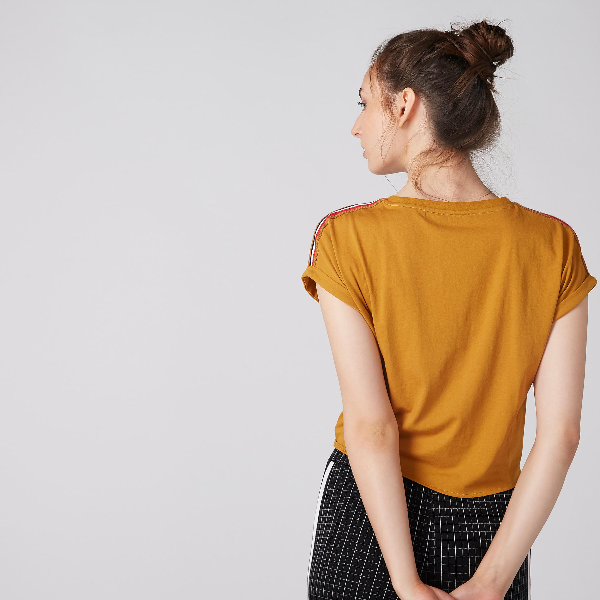 تيشيرت بأكمام قصيرة ورباط وطبعات-women-clothing-tshirts-image-2