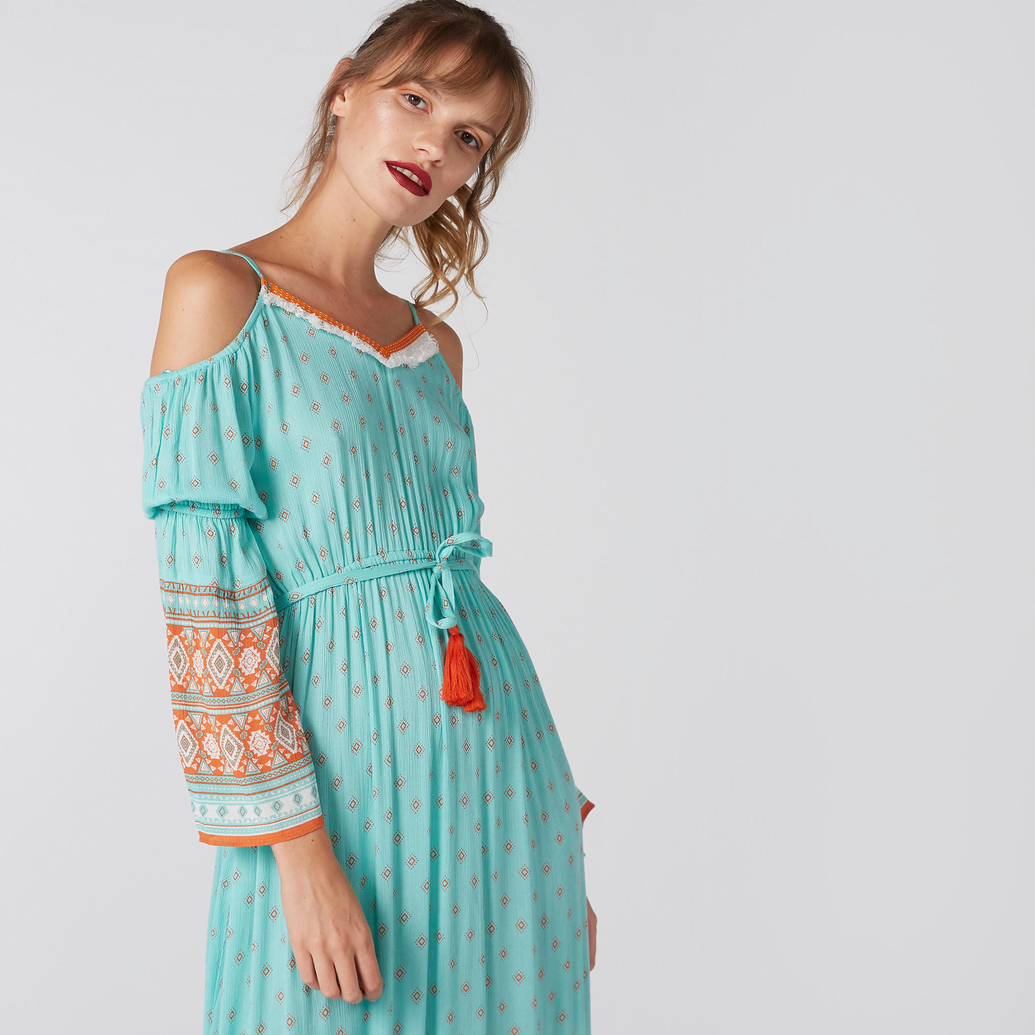فستان مكشوف الأكتاف بأربطة وشُرّابات وطبعات-women-clothing-dresses-image-1