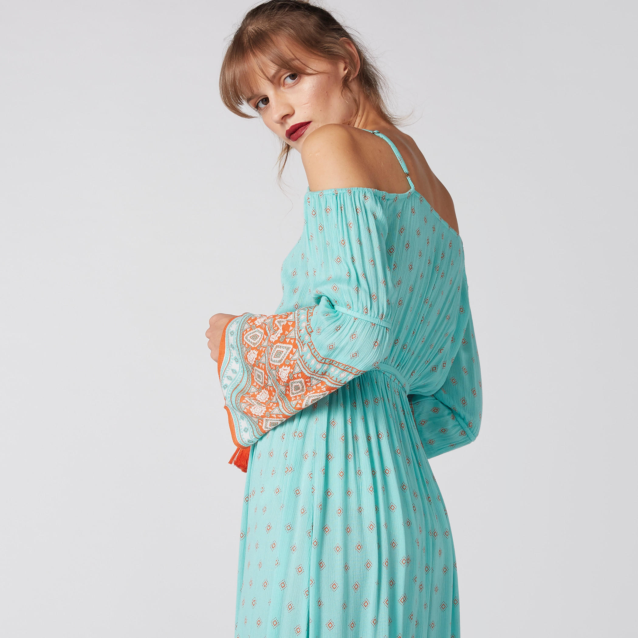فستان مكشوف الأكتاف بأربطة وشُرّابات وطبعات-women-clothing-dresses-image-4