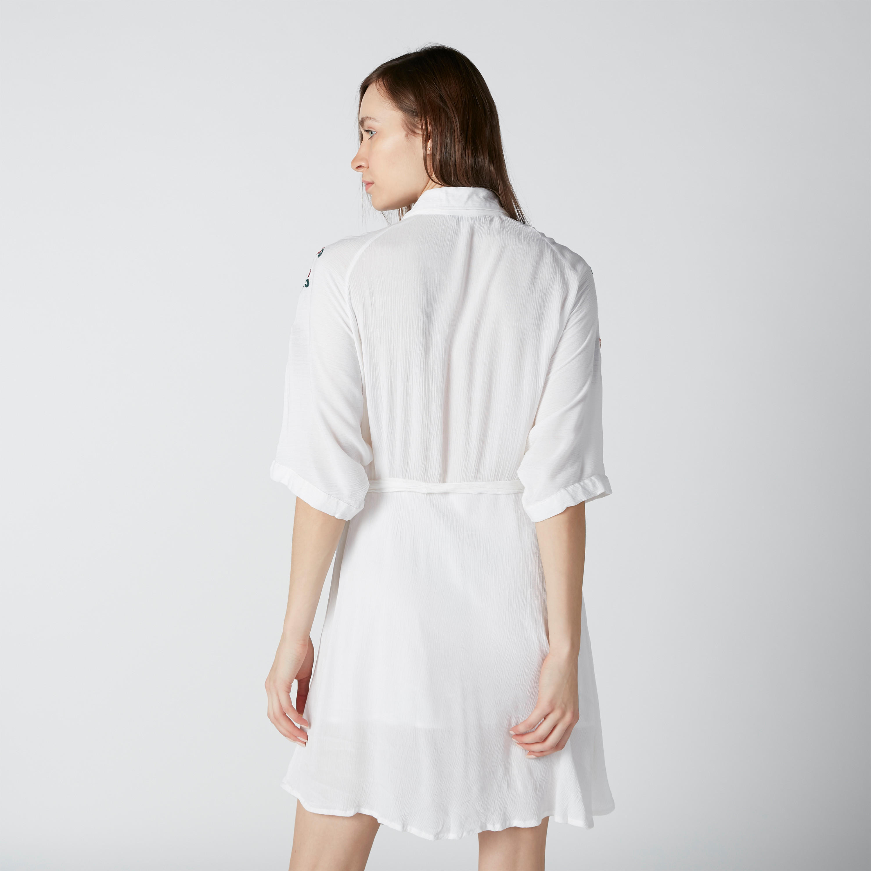 فستان قميص مطرّز متوسط الطول بحوّاف غير مستوية-women-clothing-dresses-image-2