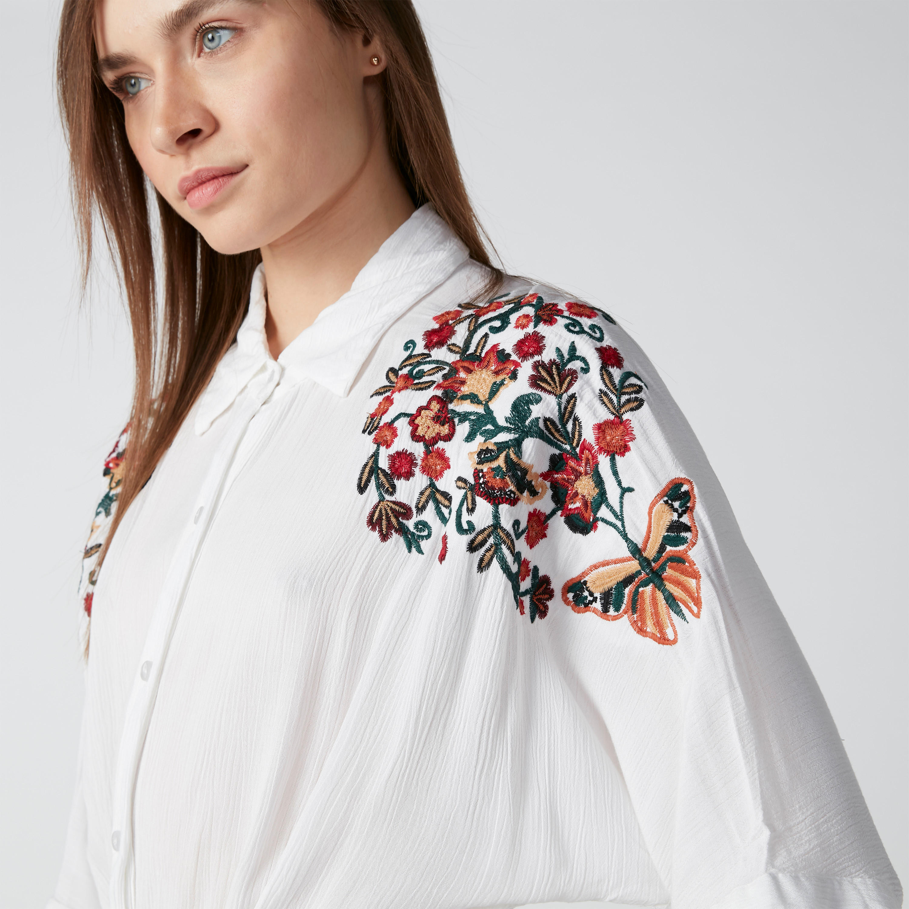 فستان قميص مطرّز متوسط الطول بحوّاف غير مستوية-women-clothing-dresses-image-5