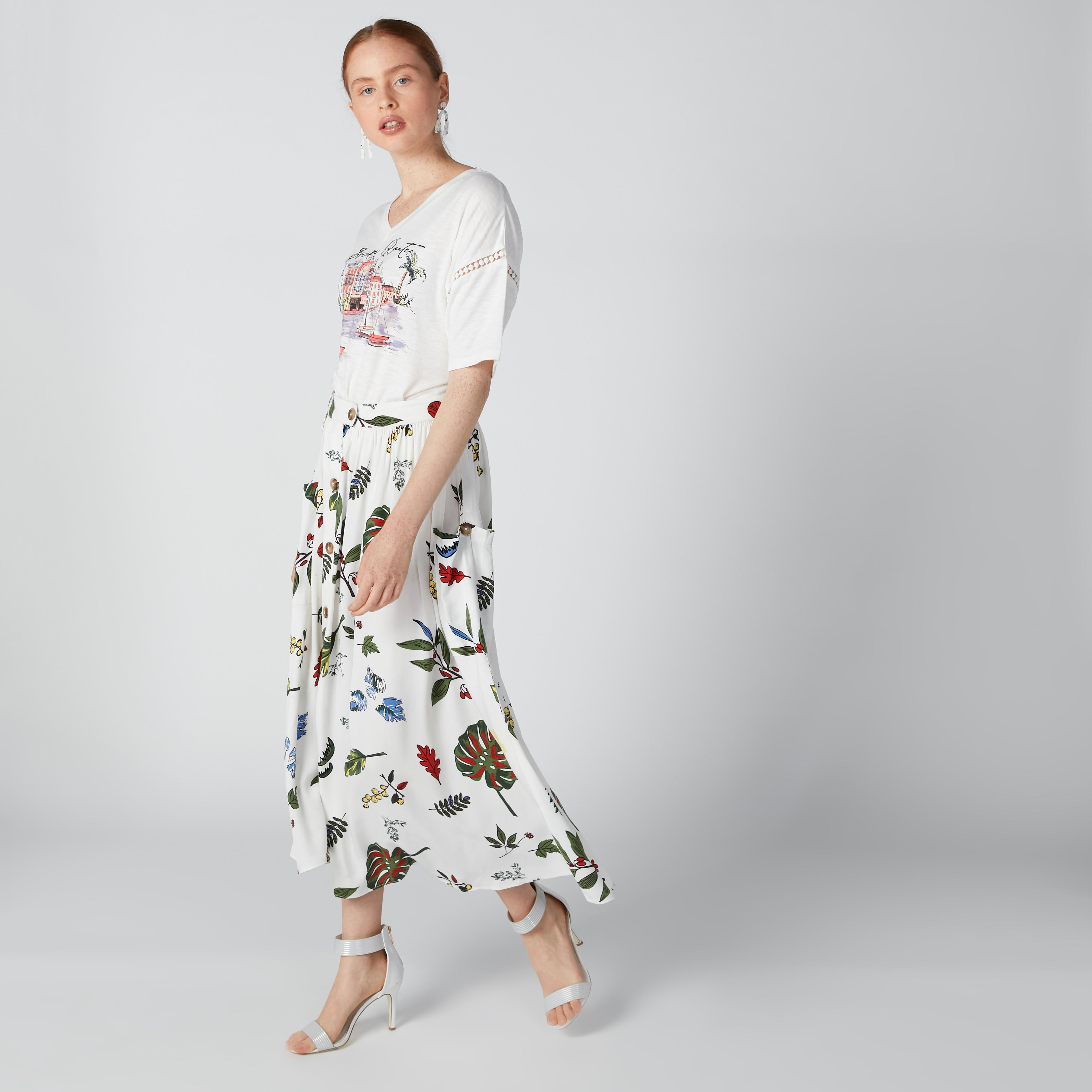 تنورة متوسطة الطول بزر إغلاق وطبعات زهرية-women-clothing-bottoms-skirts-image-1