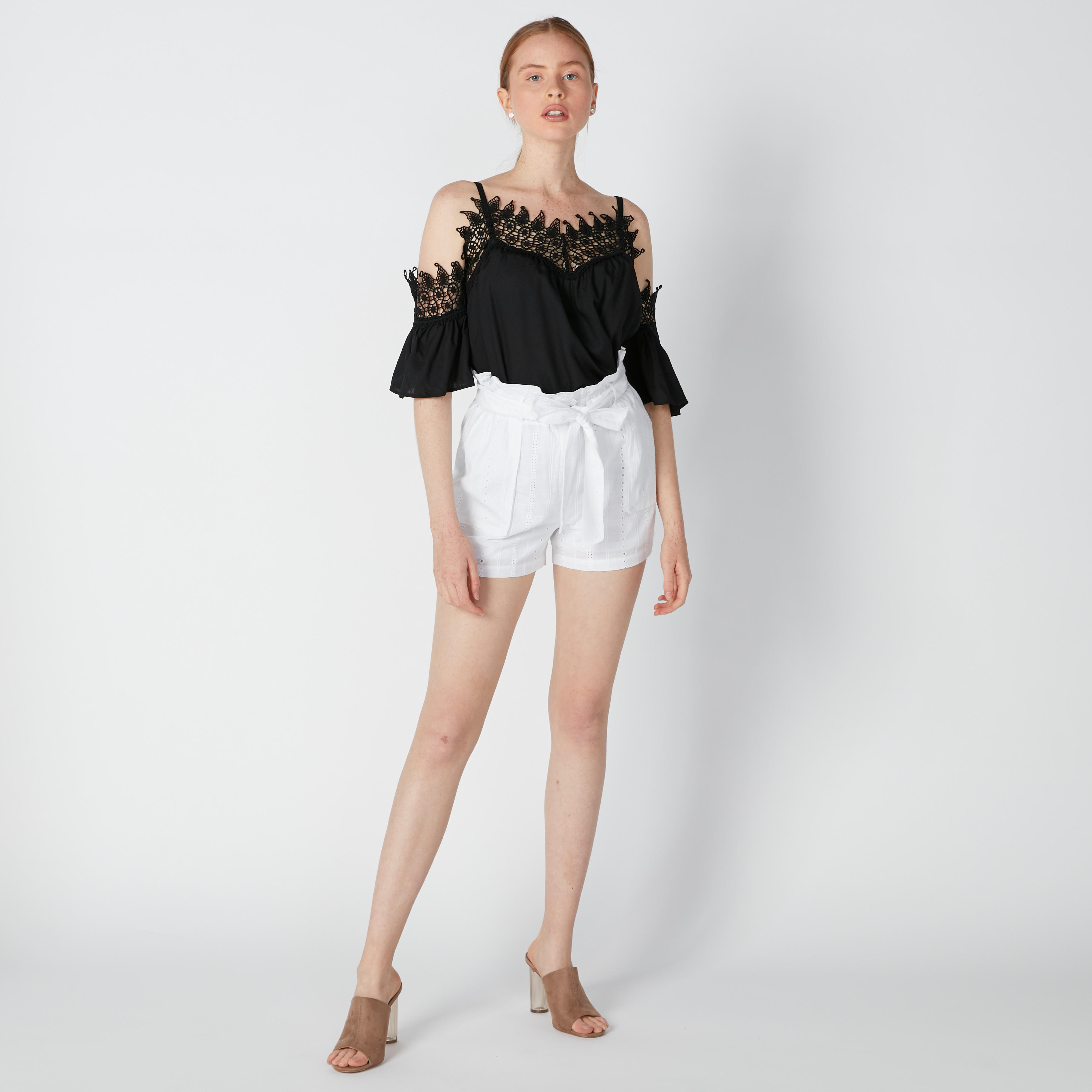 شورت بخصر متوسط الارتفاع وحزام رباط وجيوب-women-clothing-bottoms-shorts-image-3