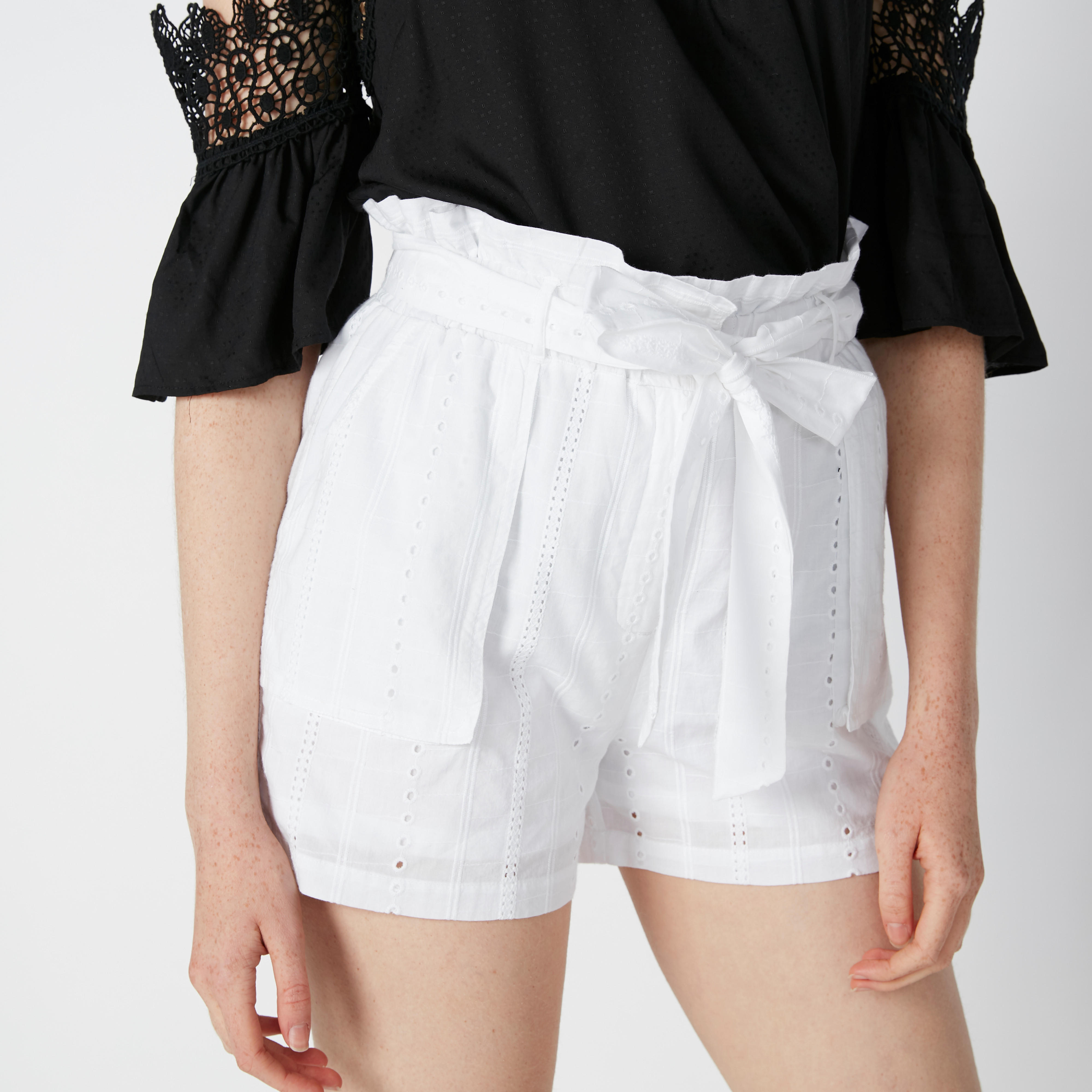شورت بخصر متوسط الارتفاع وحزام رباط وجيوب-women-clothing-bottoms-shorts-image-4