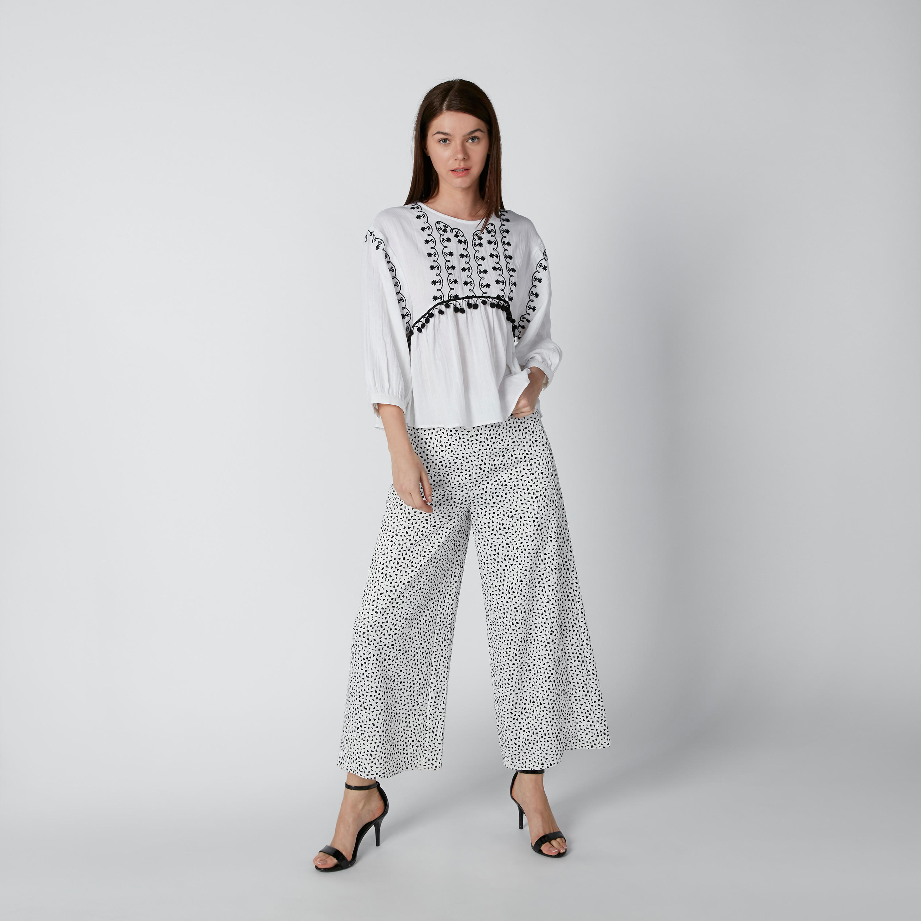 بلوزة مطرّزة بياقة مستديرة وأكمام 3/4-women-clothing-shirtsandblouses-blouses-image-1
