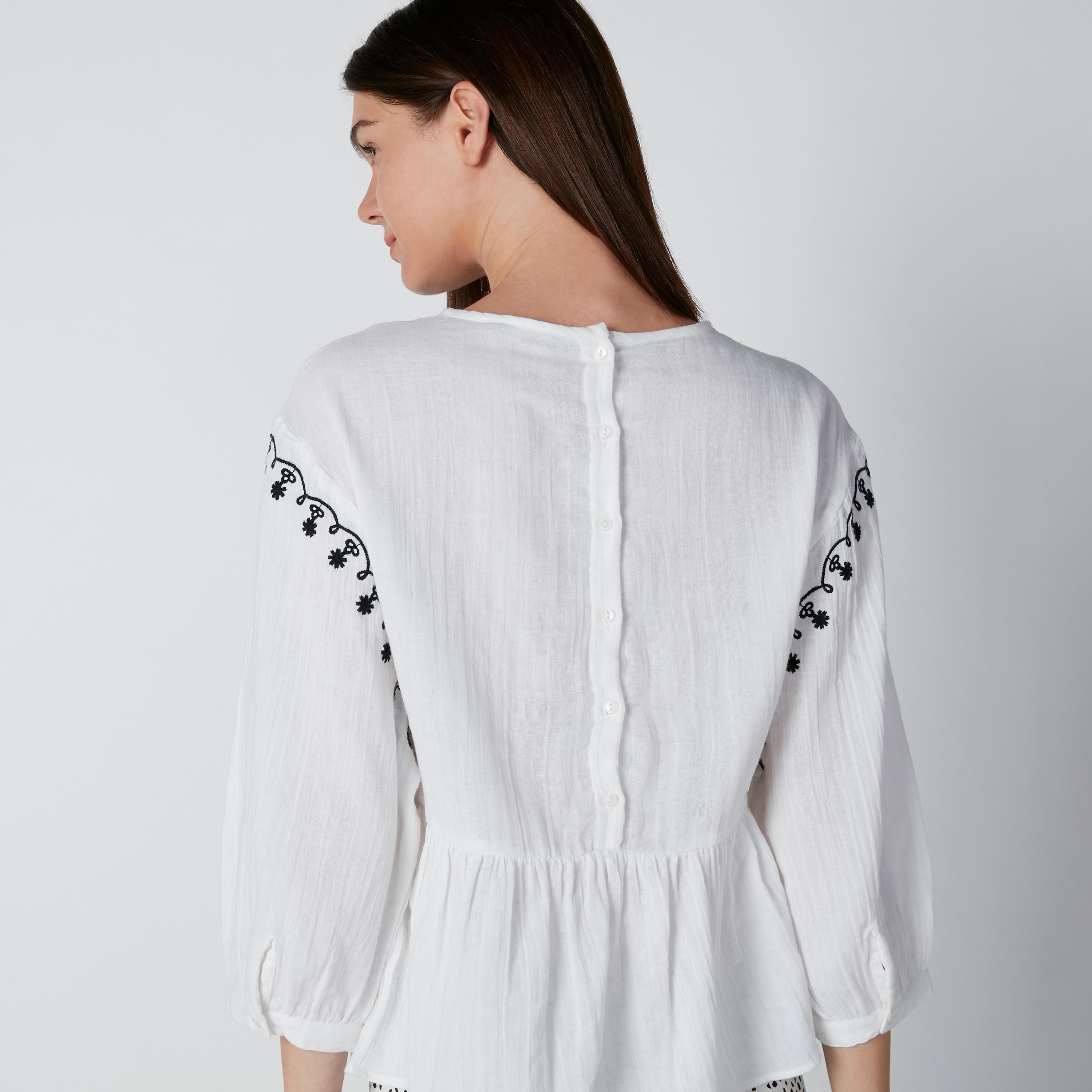 بلوزة مطرّزة بياقة مستديرة وأكمام 3/4-women-clothing-shirtsandblouses-blouses-image-4