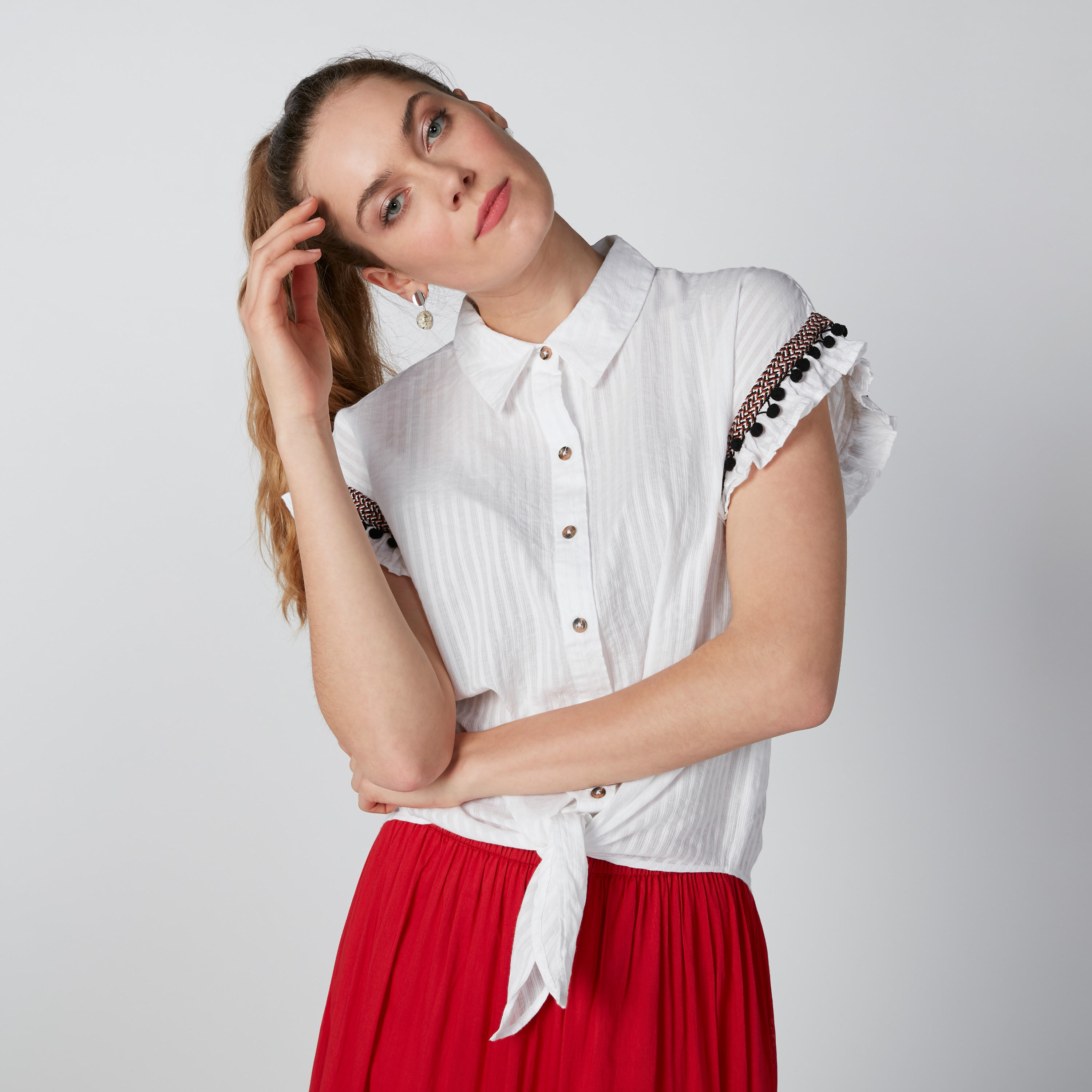 قميص مقلّم بكرات بوم بوم وتفاصيل معقودة-women-clothing-shirtsandblouses-shirts-image-2
