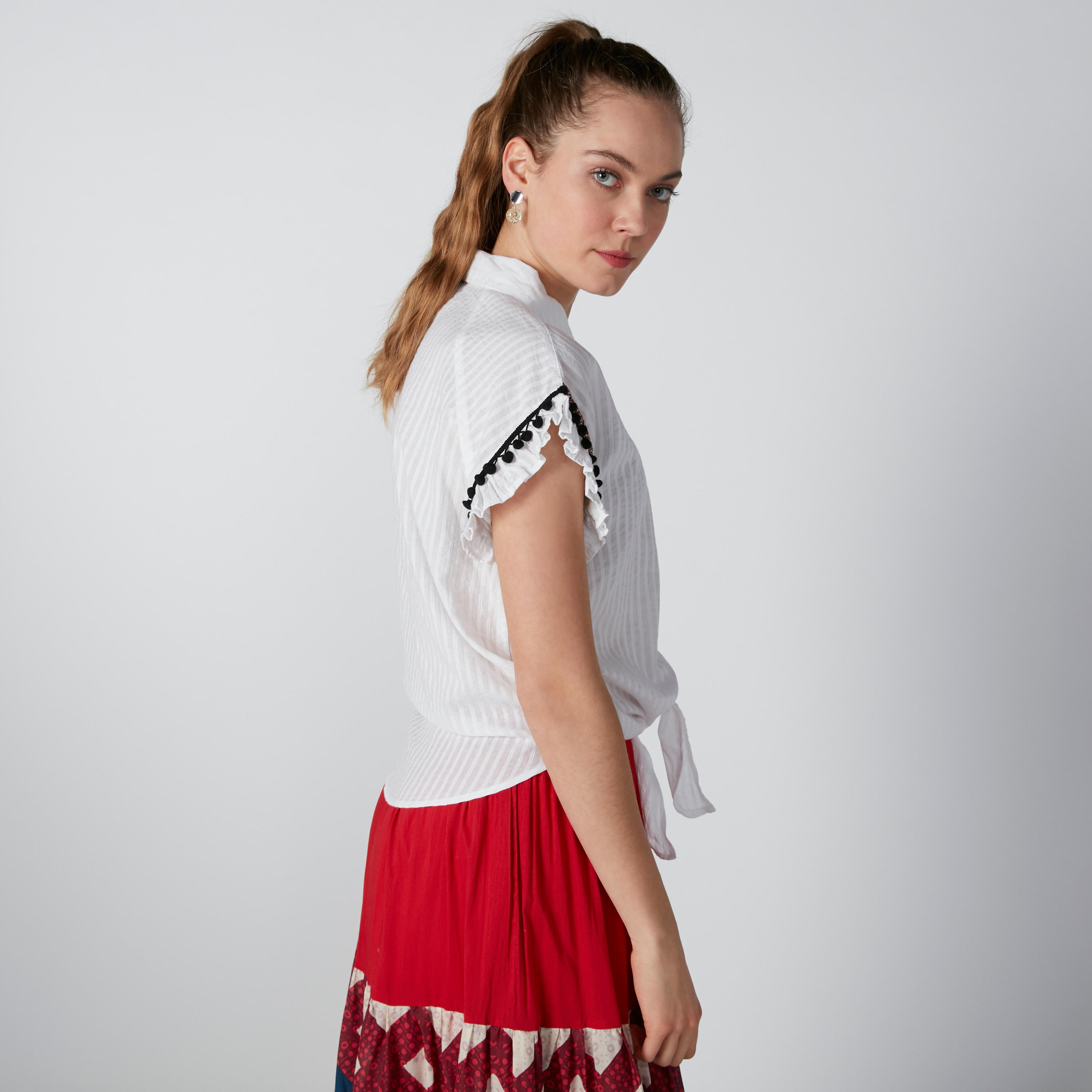 قميص مقلّم بكرات بوم بوم وتفاصيل معقودة-women-clothing-shirtsandblouses-shirts-image-4