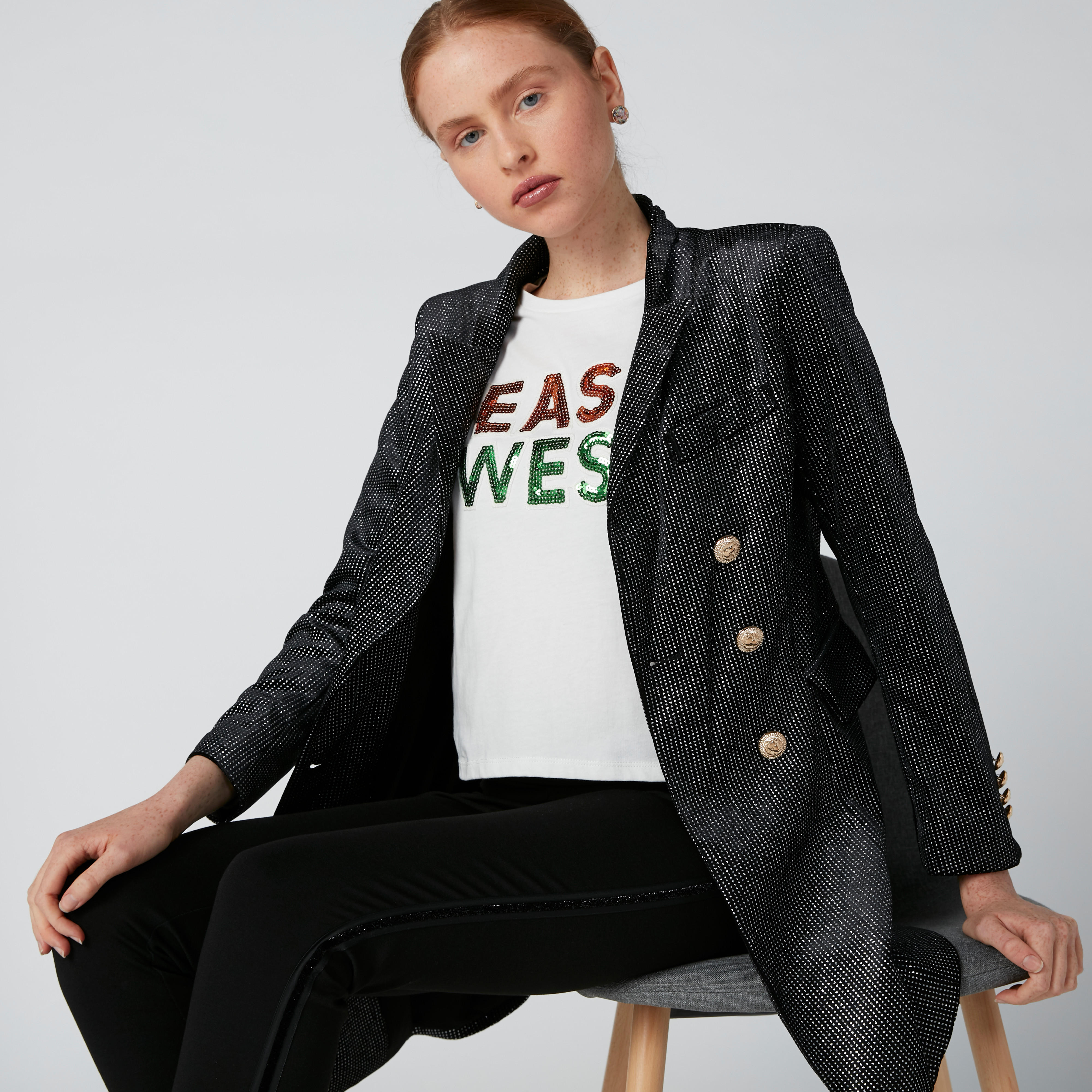 تيشيرت بياقة مستديرة وأكمام قصيرة وتفاصيل ترتر-women-clothing-tshirts-image-2