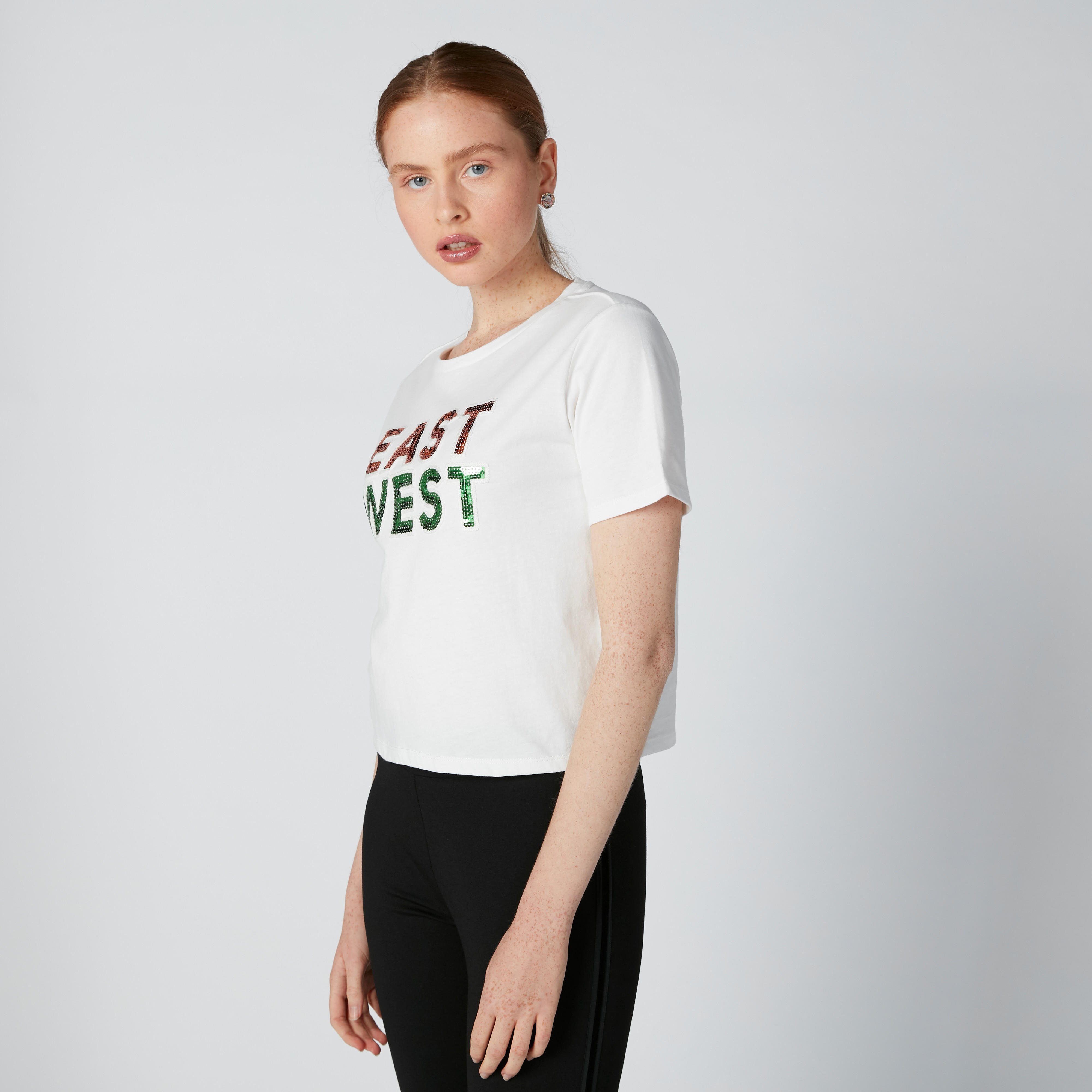 تيشيرت بياقة مستديرة وأكمام قصيرة وتفاصيل ترتر-women-clothing-tshirts-image-1