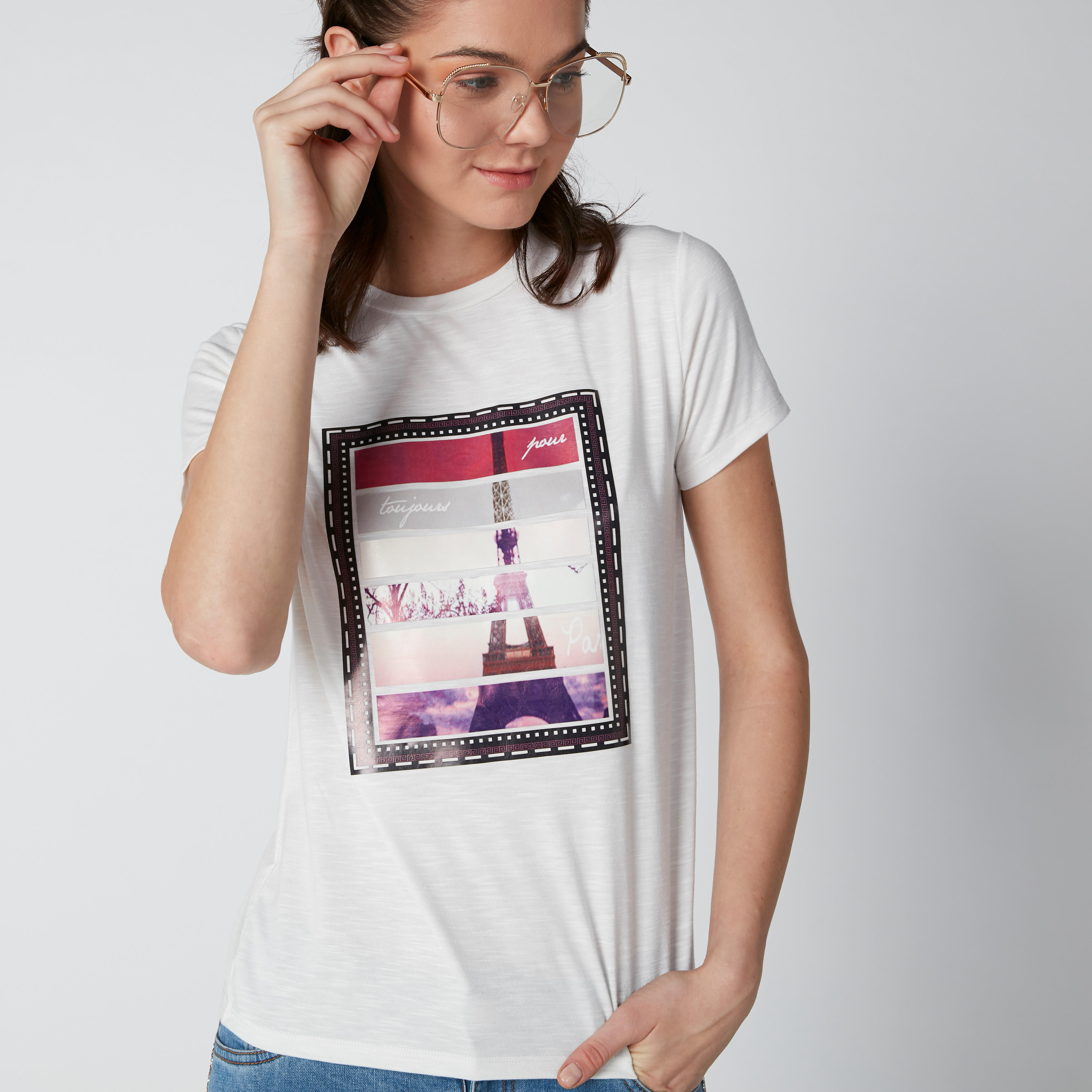 تيشيرت بقصّة عادية وياقة مستديرة وطبعات-women-clothing-tshirts-image-4