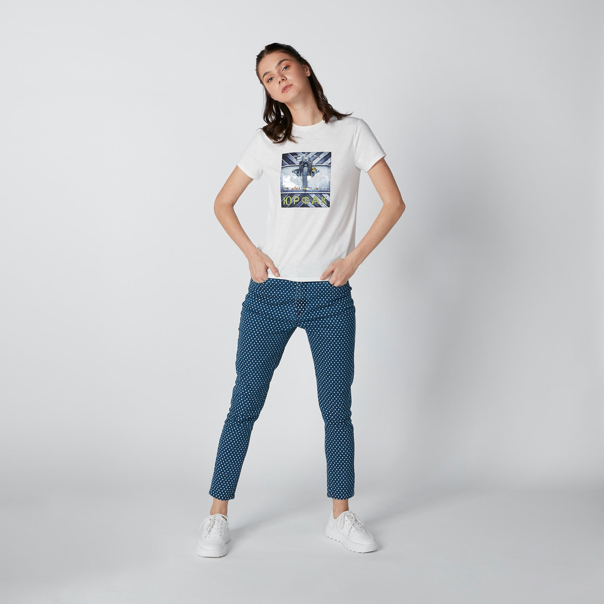 تيشيرت بقصّة عادية وأكمام قصيرة وطبعات-women-clothing-tshirts-image-4