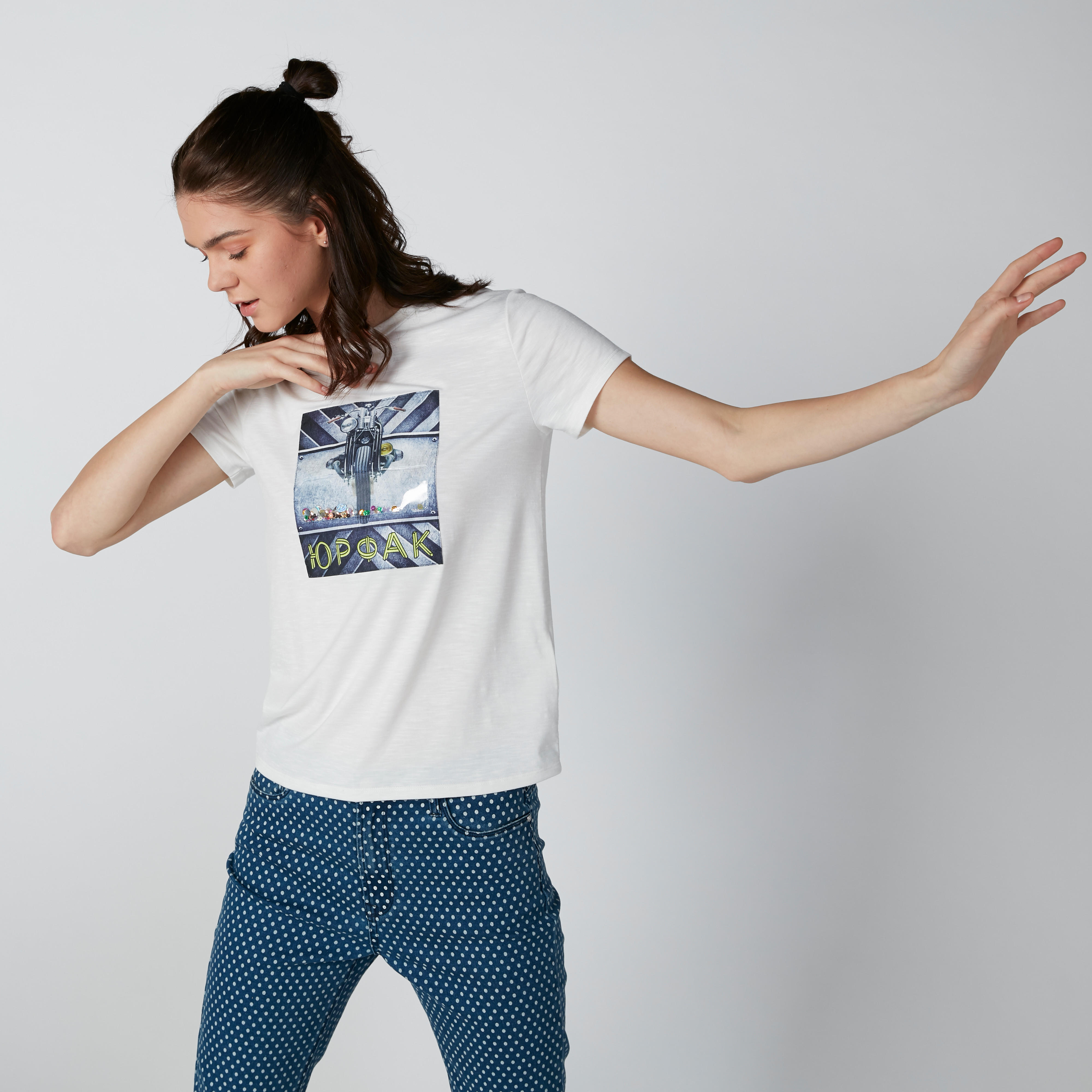 تيشيرت بقصّة عادية وأكمام قصيرة وطبعات-women-clothing-tshirts-image-3