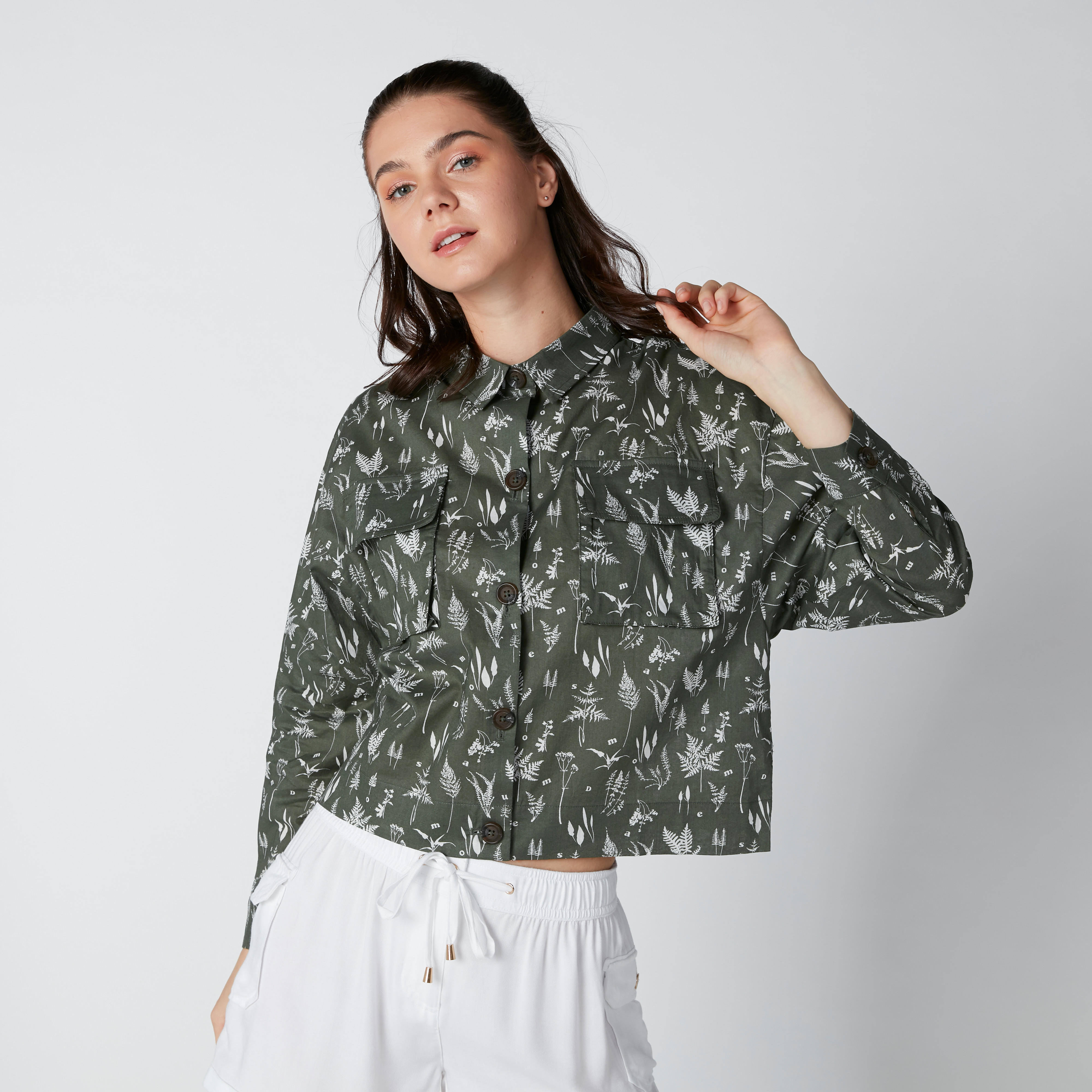 قميص بقصّة واسعة وأكمام طويلة وجيب على الصدر وطبعات-women-clothing-shirtsandblouses-shirts-image-2