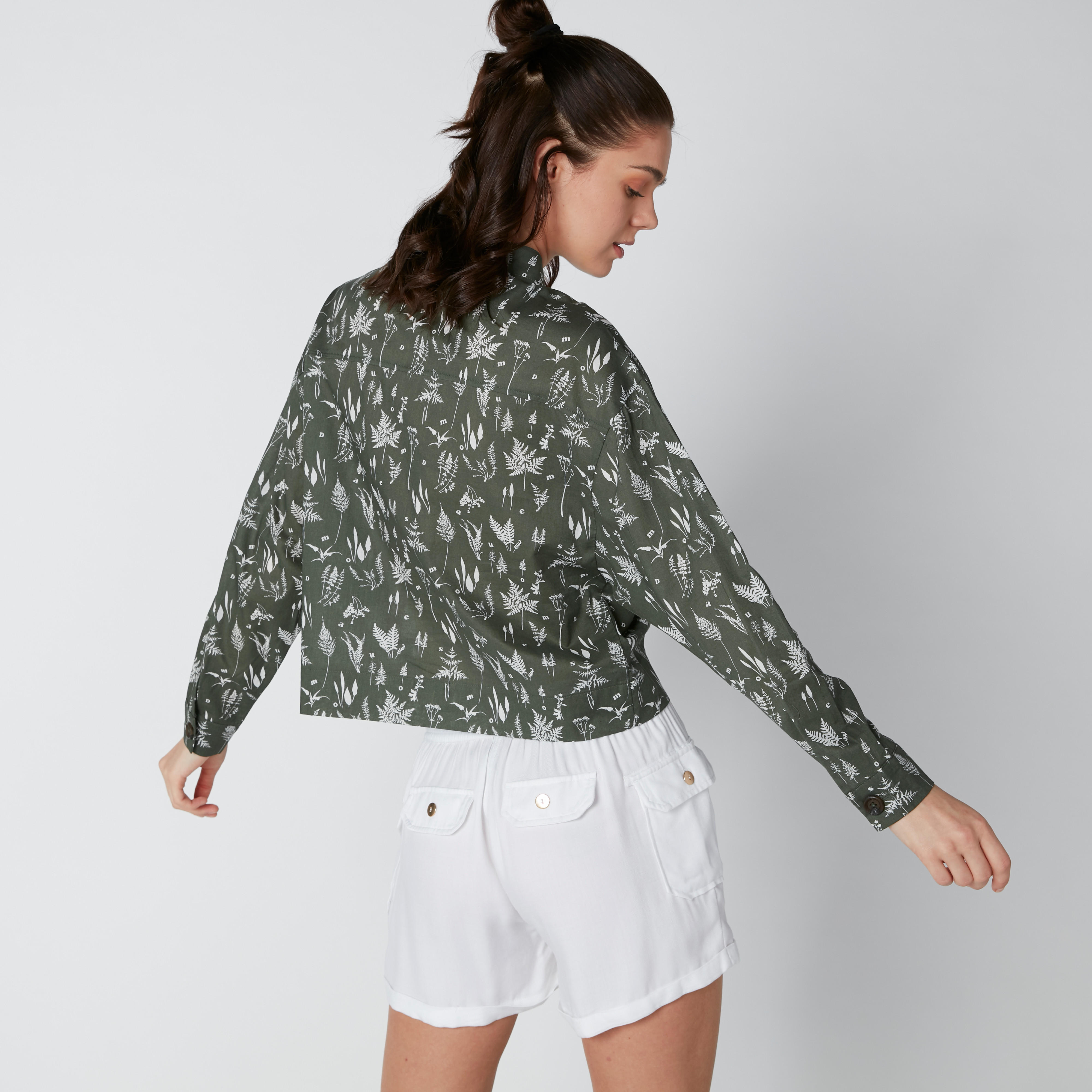 قميص بقصّة واسعة وأكمام طويلة وجيب على الصدر وطبعات-women-clothing-shirtsandblouses-shirts-image-4