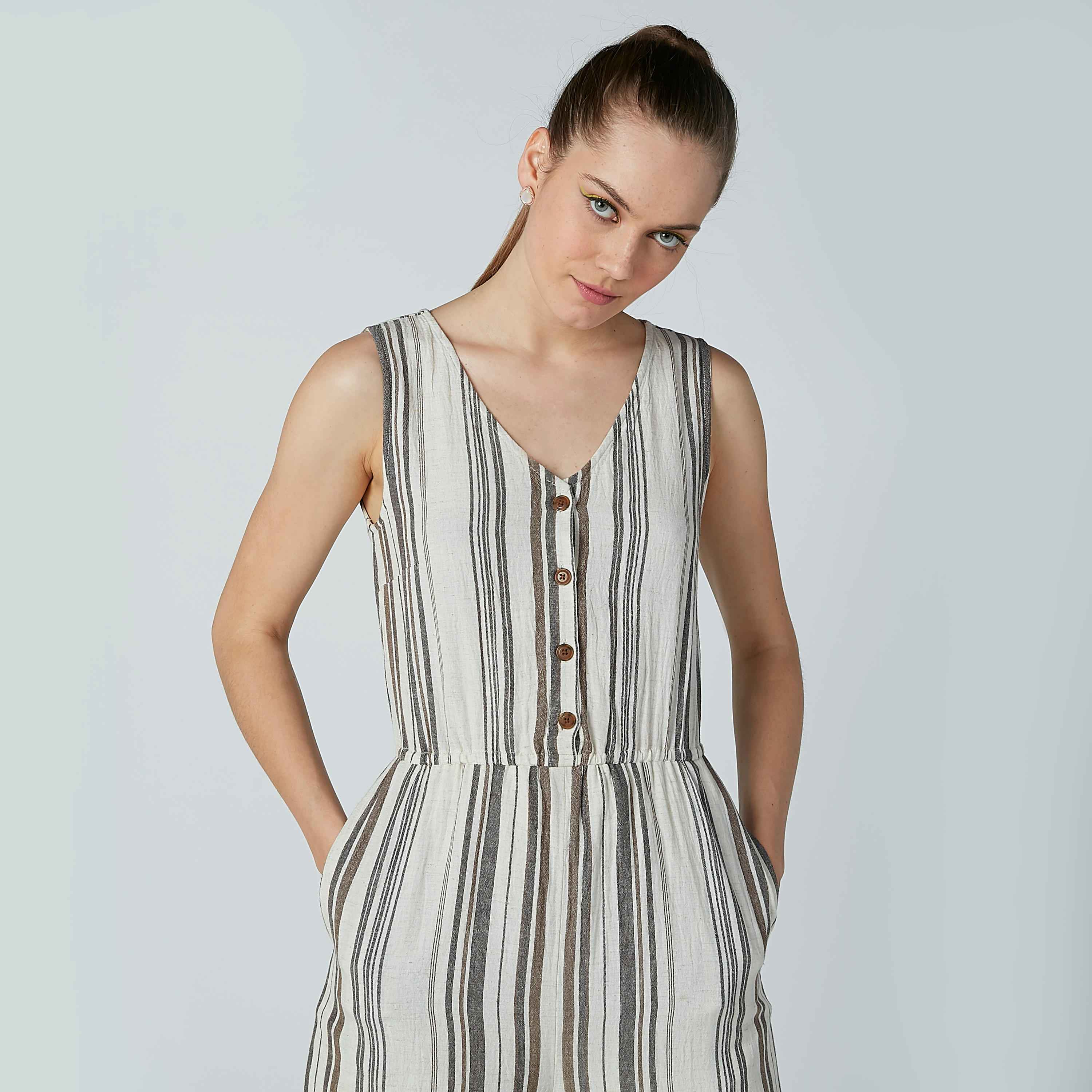 أفرول مقلم دون أكمام بياقة V-women-clothing-jumpsuits-image-3