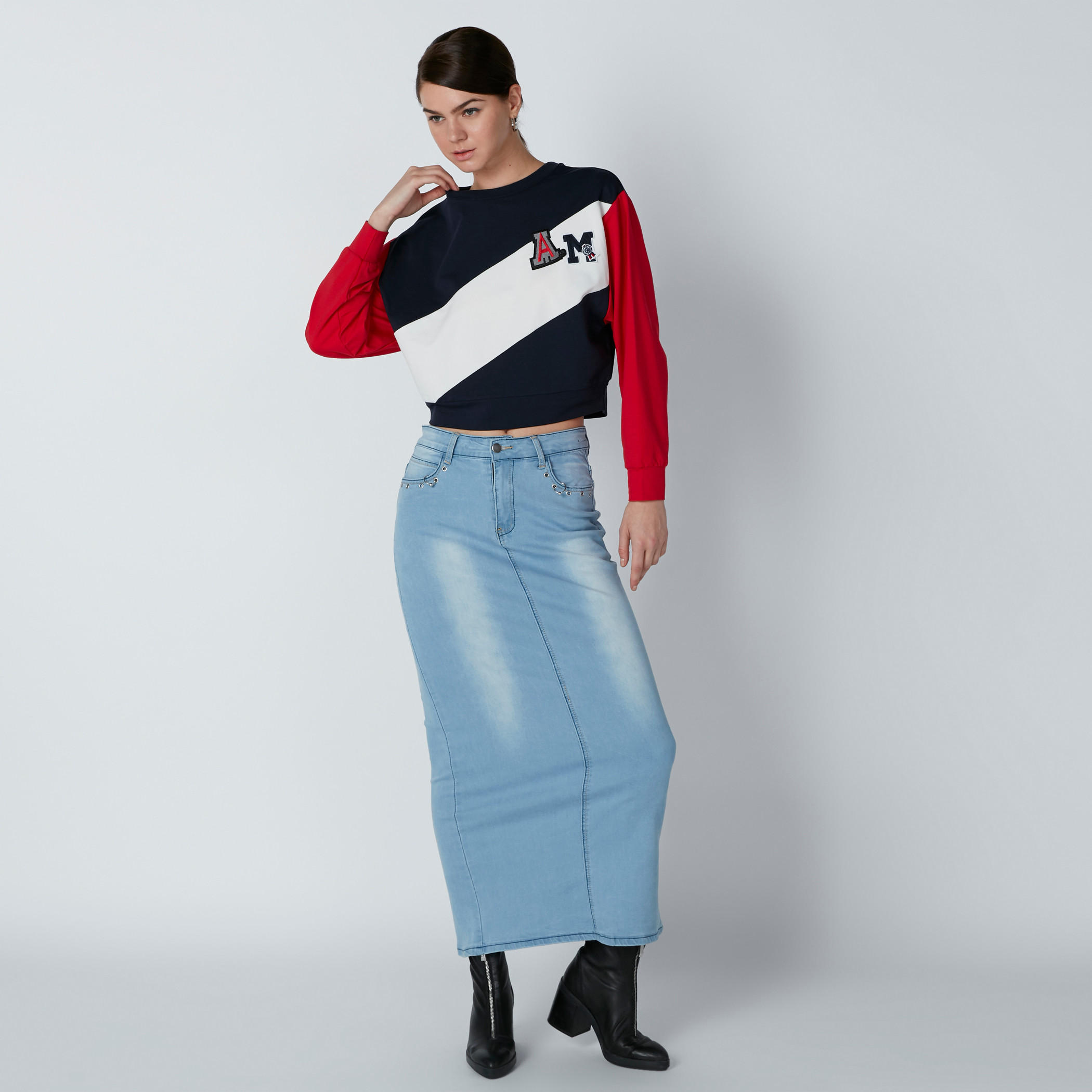 سويت شيرت قصير بياقة ضيّقة وأكمام طويلة وتزيينات-women-winterwear-hoodiesandsweatshirts-sweatshirts-image-1