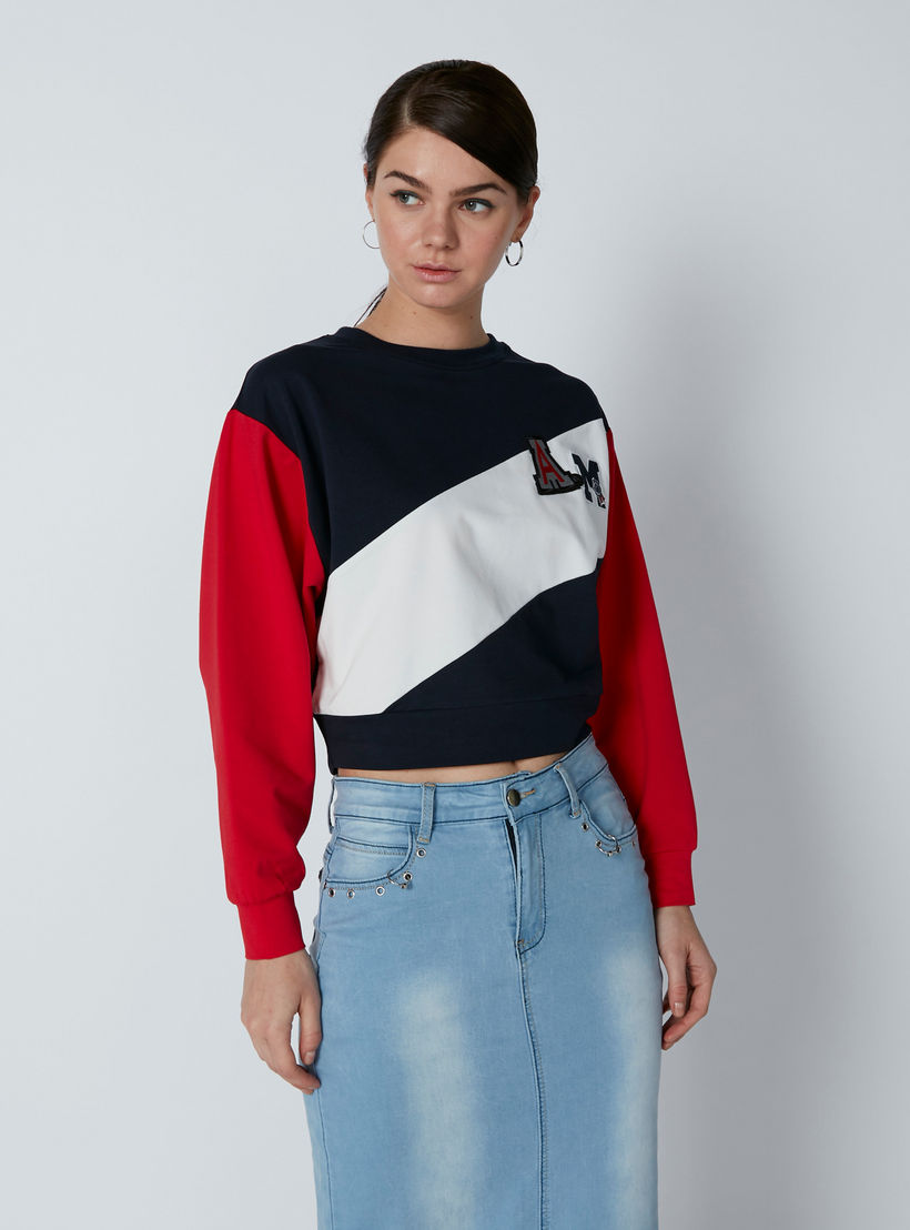 سويت شيرت قصير بياقة ضيّقة وأكمام طويلة وتزيينات-women-winterwear-hoodiesandsweatshirts-sweatshirts-image-3