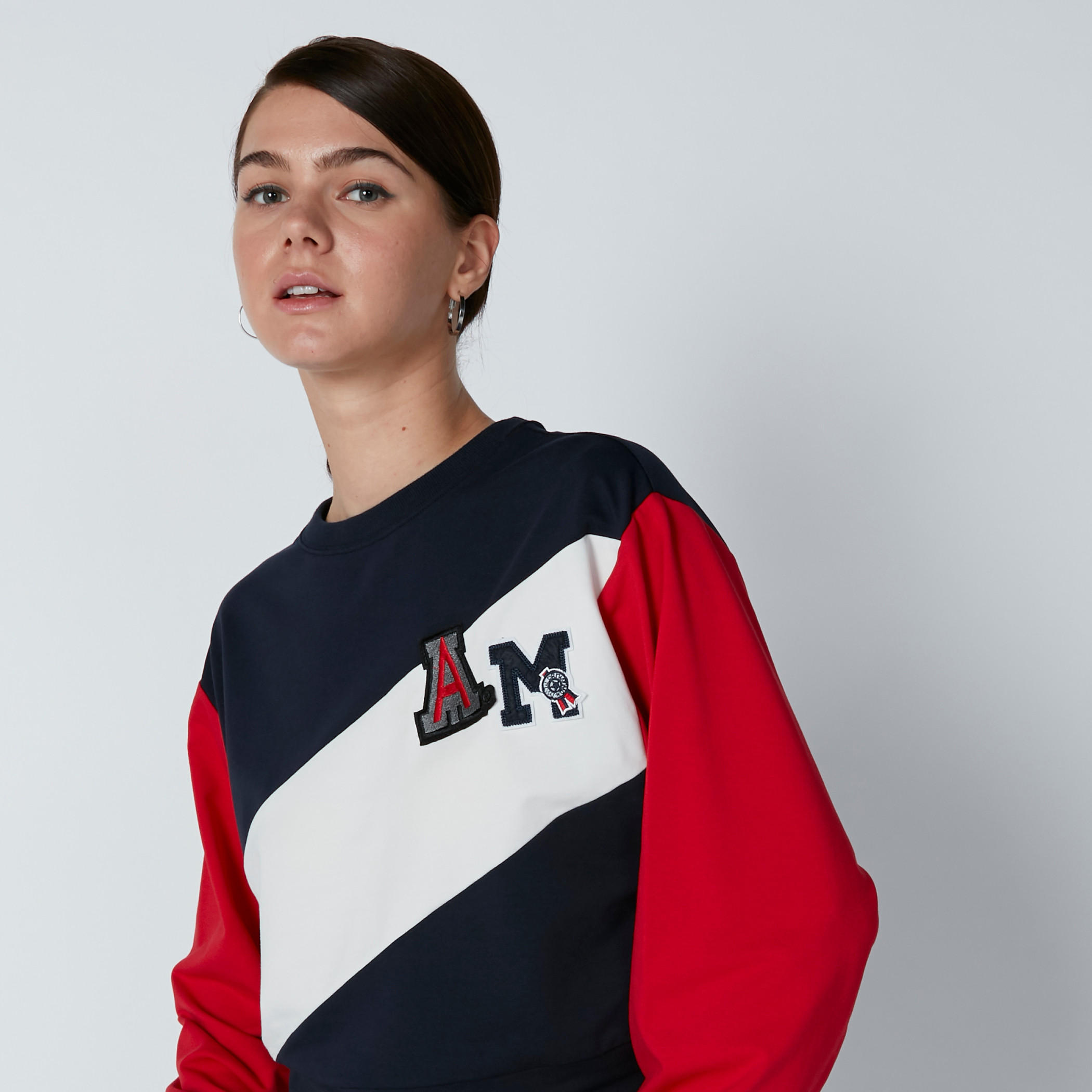 سويت شيرت قصير بياقة ضيّقة وأكمام طويلة وتزيينات-women-winterwear-hoodiesandsweatshirts-sweatshirts-image-4