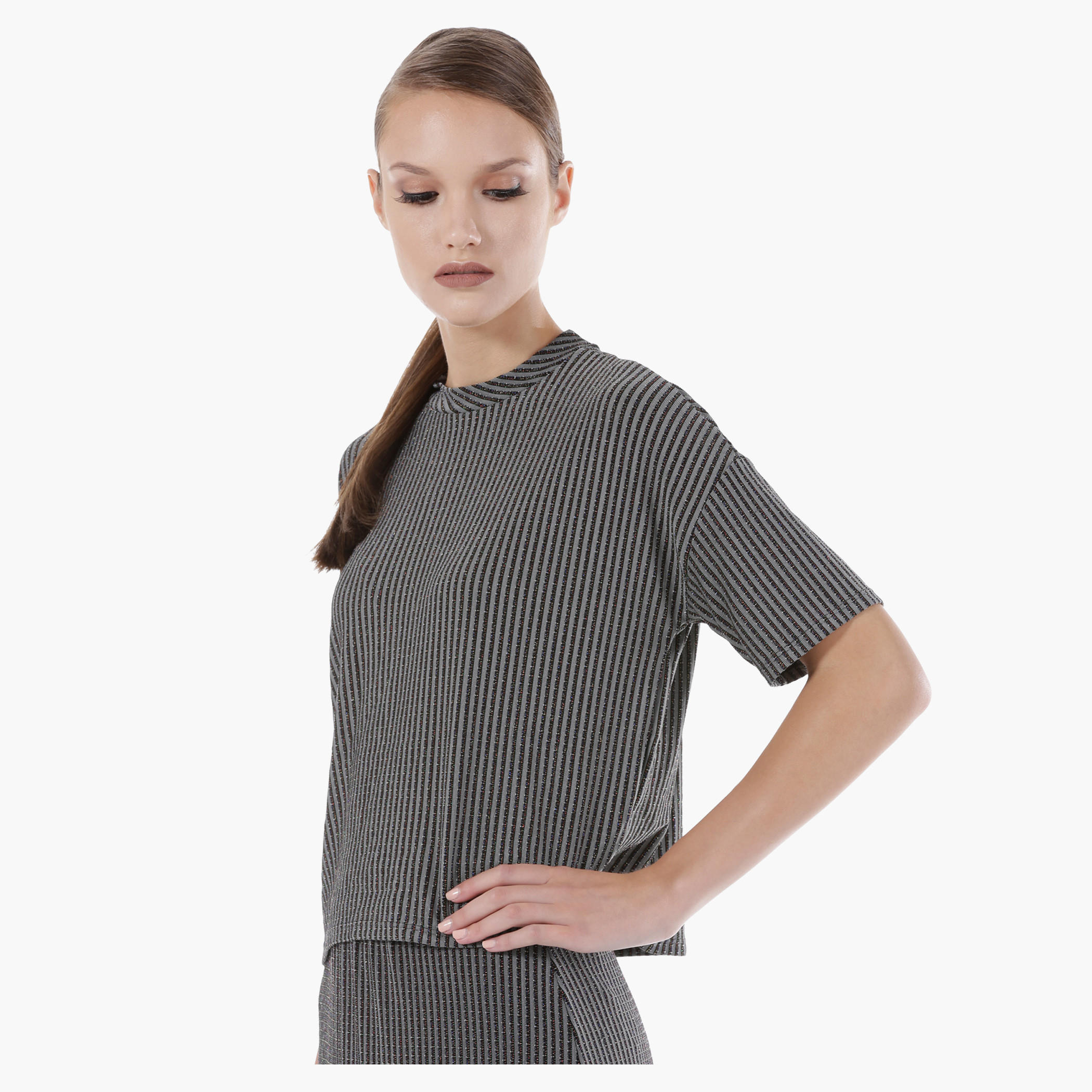 Boxy Crop Top with Short Sleeves in Regular Fit-women-clothing-tshirts-image-3