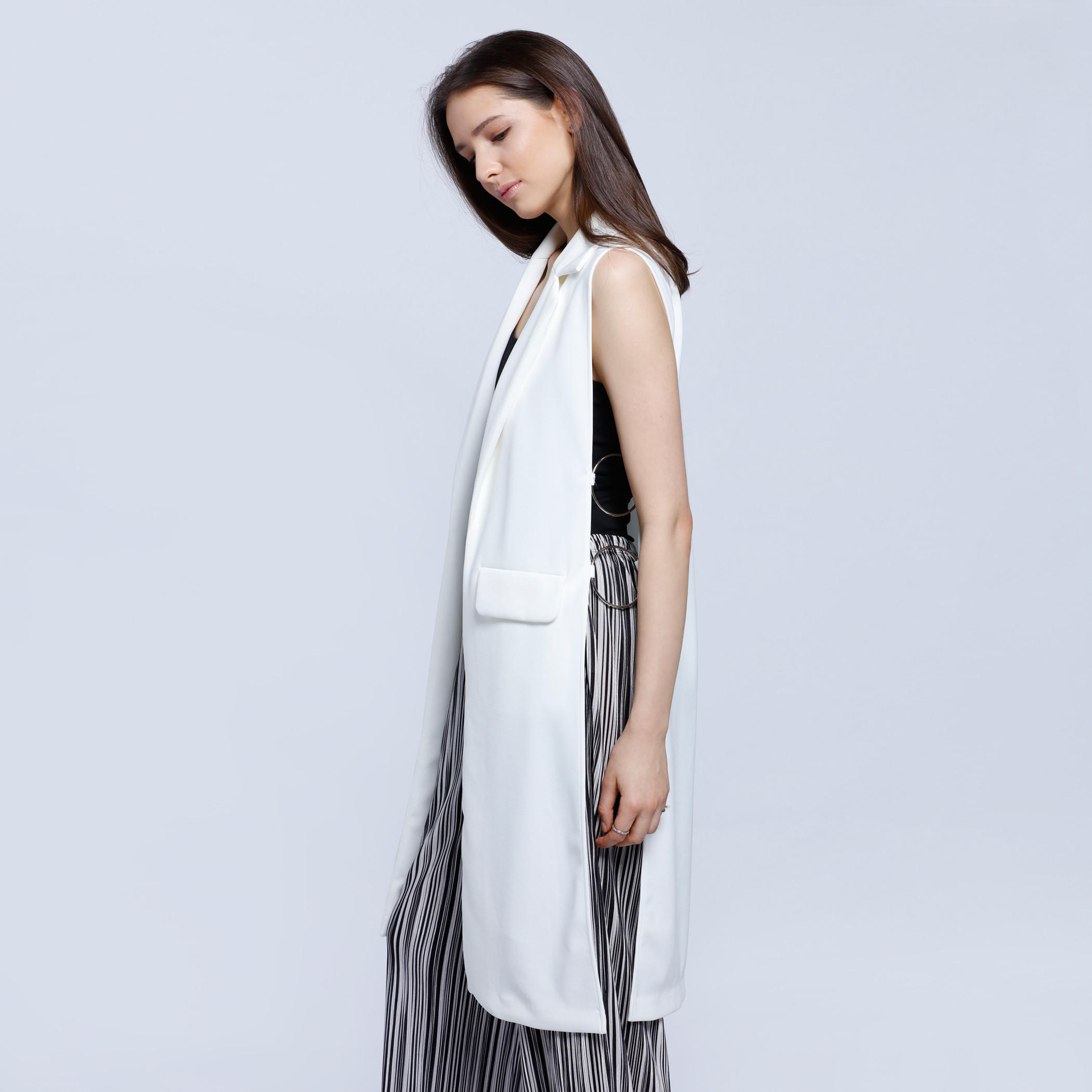 Sleeveless Longline Blazer with Notch Collar and Patch Pockets-women-winterwear-coatsandjackets-jackets-image-8