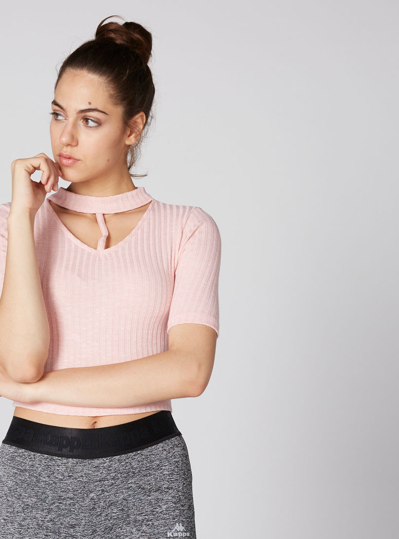 بلوزة قصيرة مضلعة بياقة شوكر وأكمام قصيرة-women-clothing-shirtsandblouses-blouses-image-1