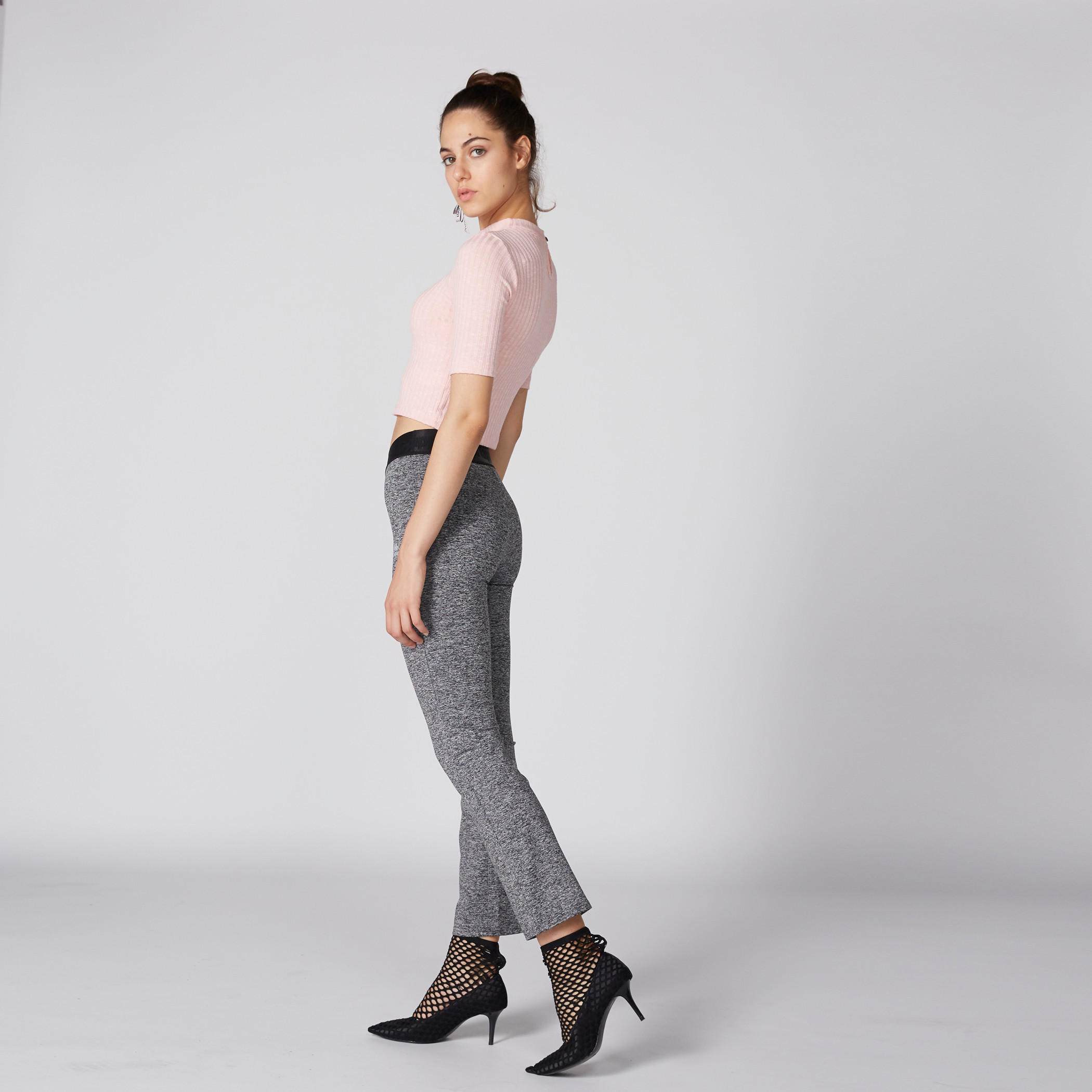 بلوزة قصيرة مضلعة بياقة شوكر وأكمام قصيرة-women-clothing-shirtsandblouses-blouses-image-3