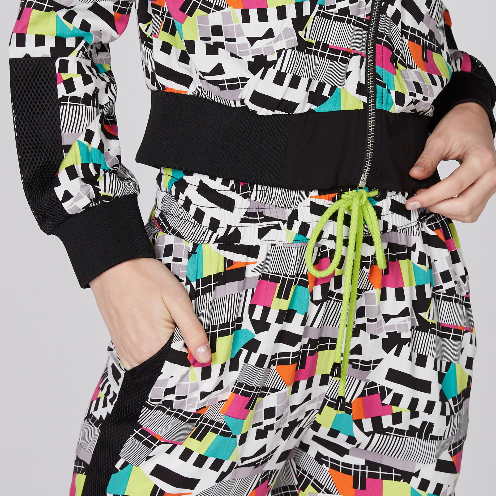 بنطال رياضي طويل بخصر مطاطّي وطبعات-women-clothing-bottoms-joggers-image-2