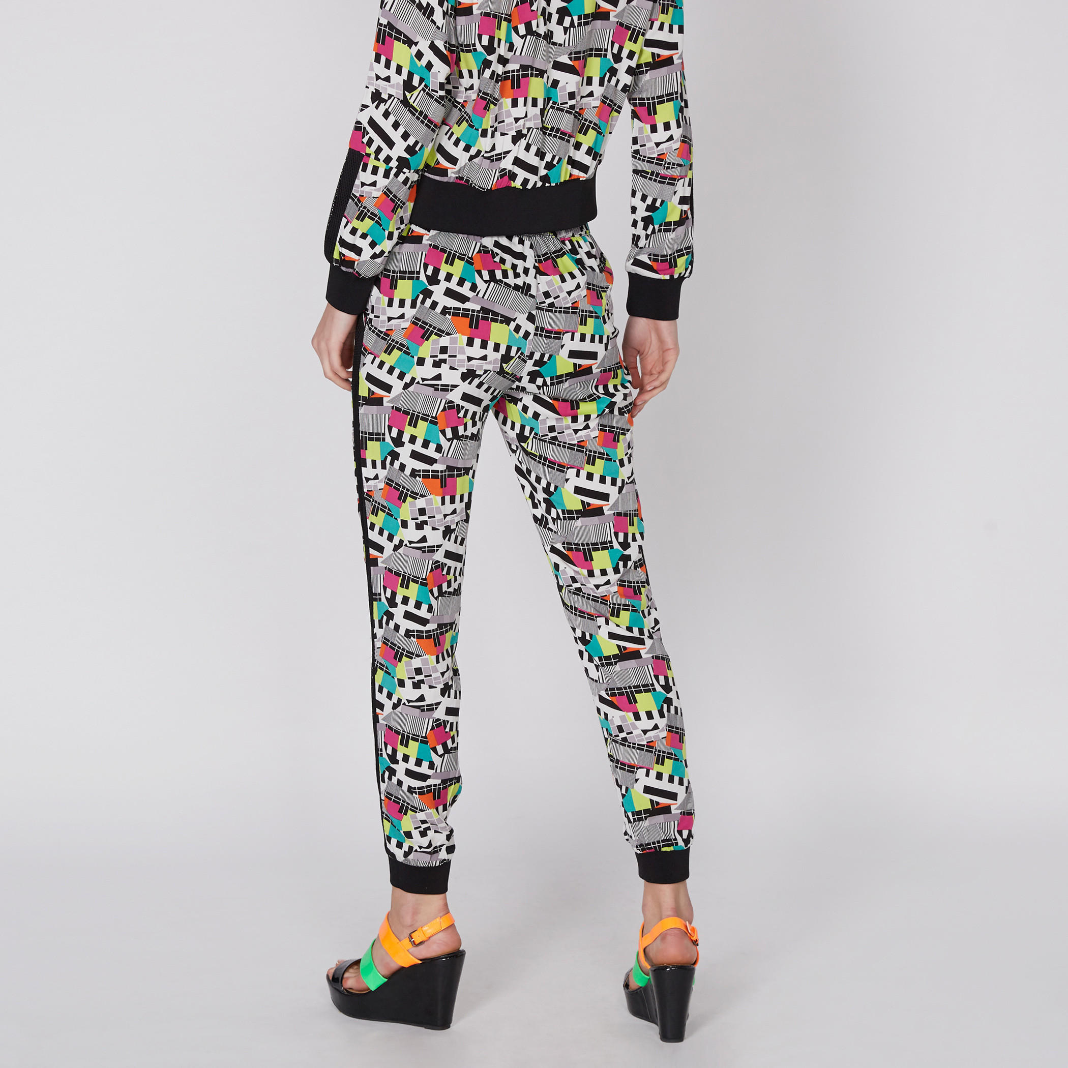 بنطال رياضي طويل بخصر مطاطّي وطبعات-women-clothing-bottoms-joggers-image-4