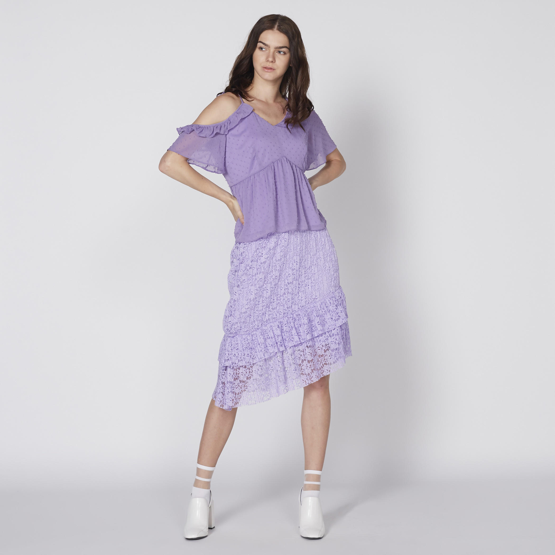 بلوزة بارزة الملمس بتفاصيل كشكش ورباط على الأكتاف-women-clothing-shirtsandblouses-blouses-image-1