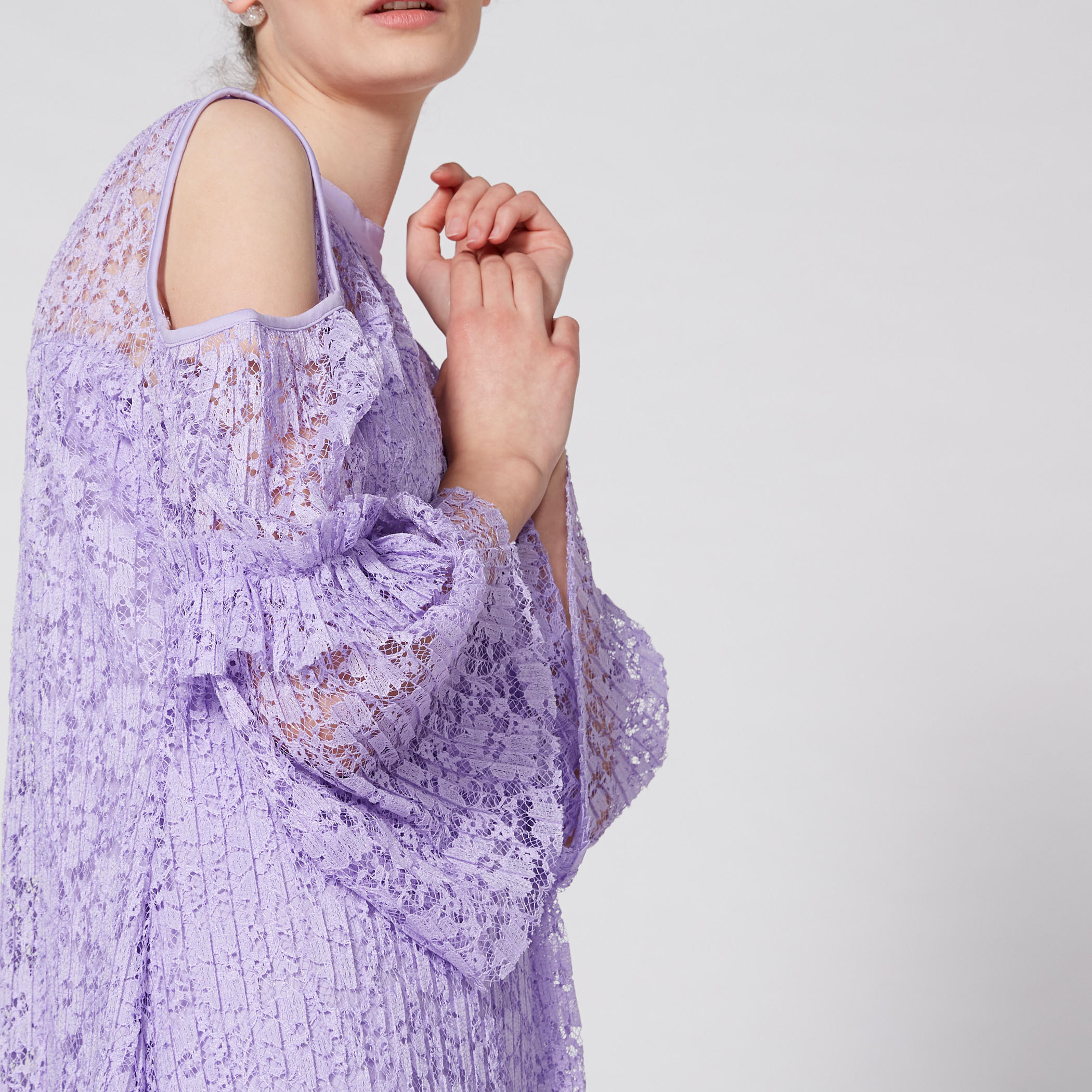 فستان قصير بياقة مستديرة وأكتاف مكشوفة مع أكمام واسعة-women-clothing-dresses-image-2