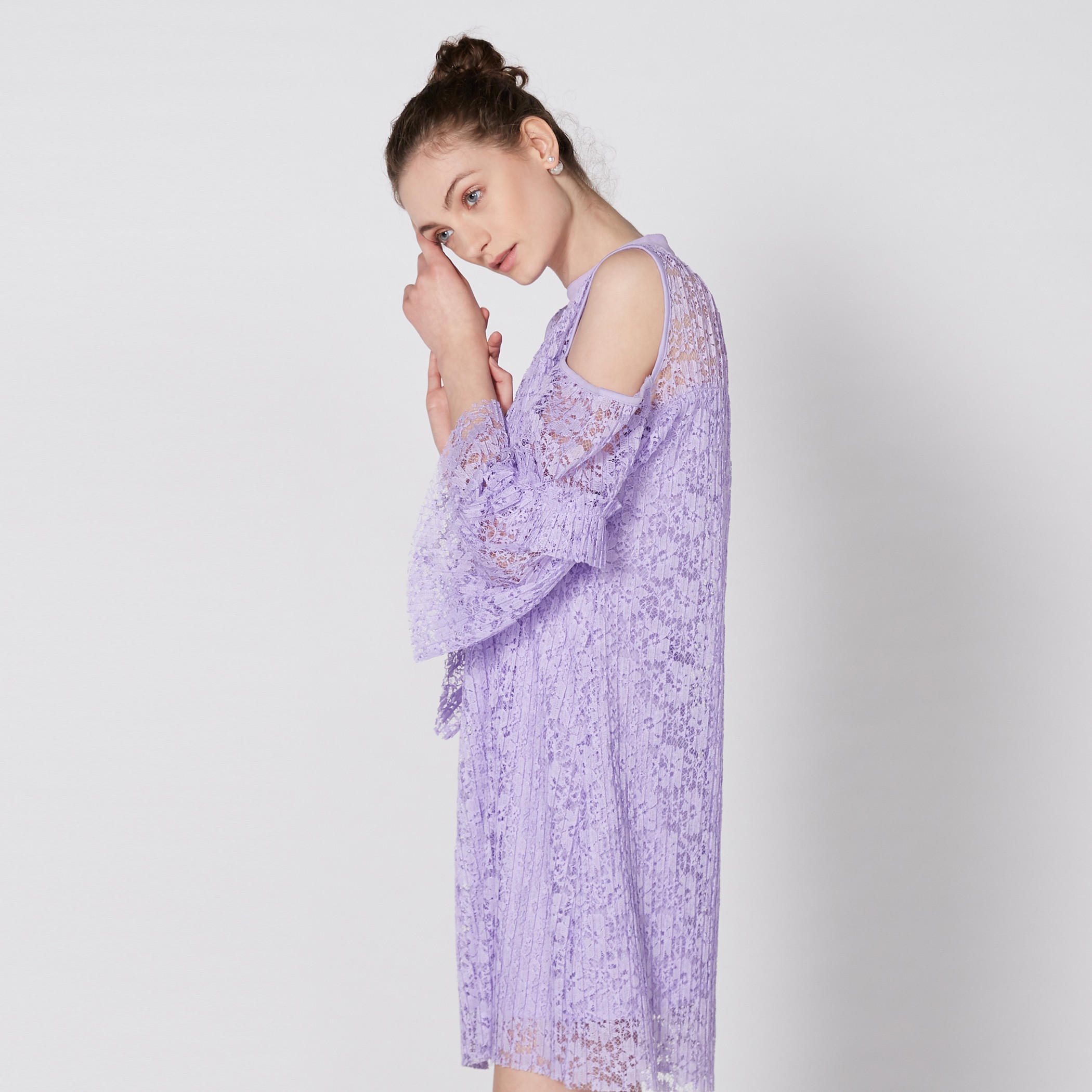 فستان قصير بياقة مستديرة وأكتاف مكشوفة مع أكمام واسعة-women-clothing-dresses-image-3