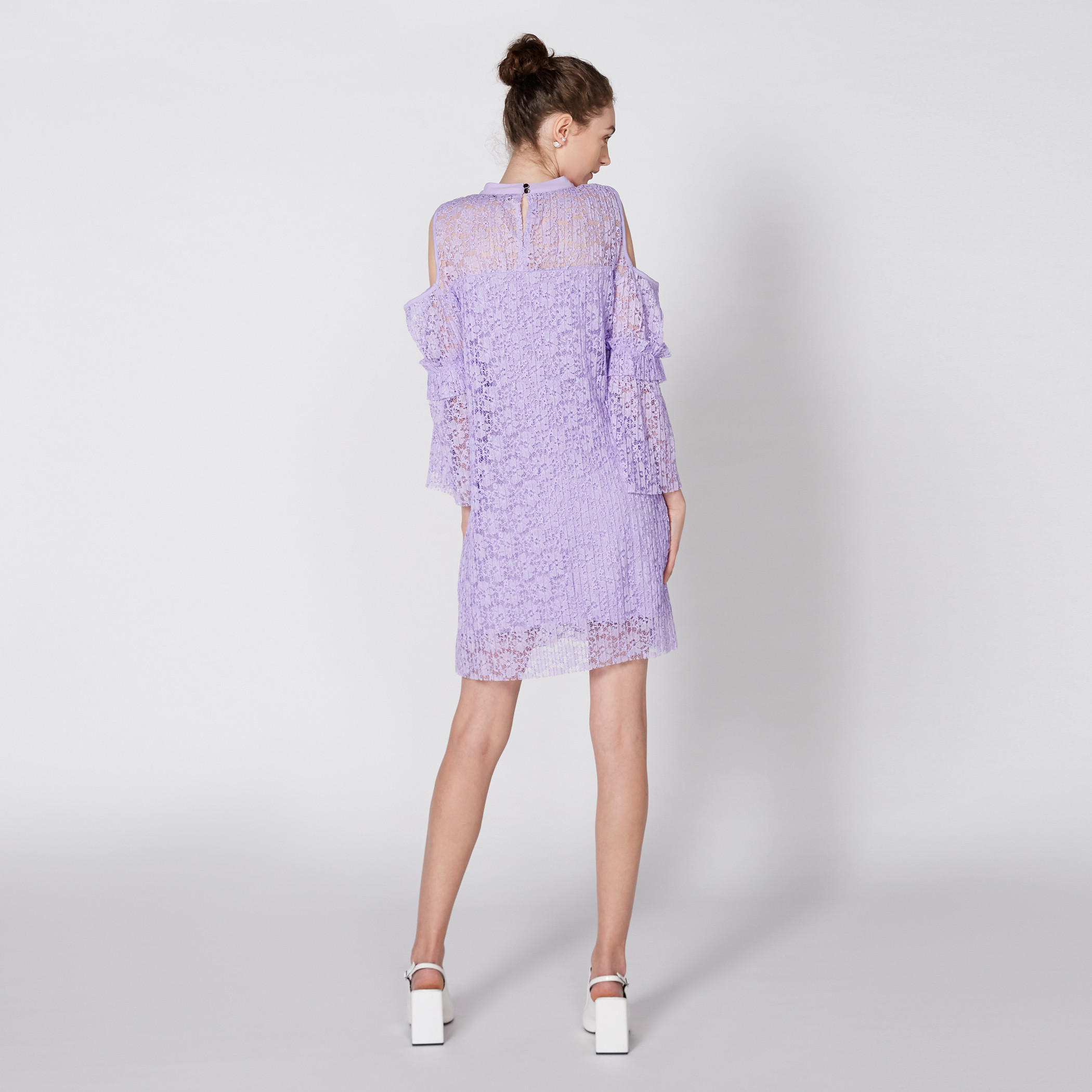 فستان قصير بياقة مستديرة وأكتاف مكشوفة مع أكمام واسعة-women-clothing-dresses-image-4