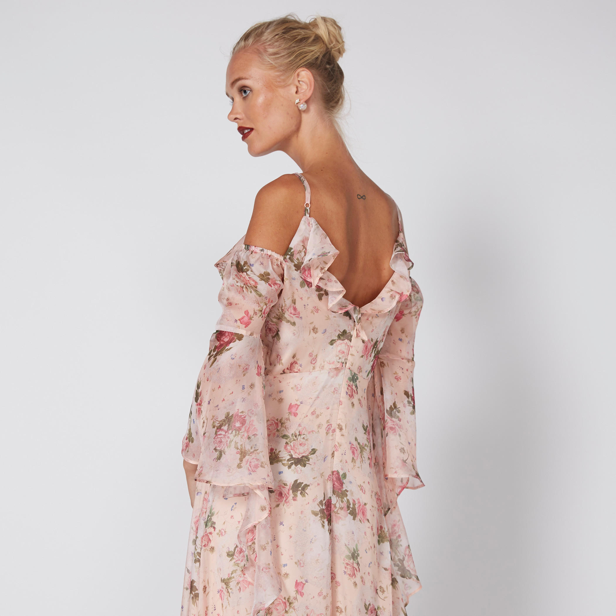 فستان طويل بأكمام طويلة وتفاصيل كشكش وطبعات-women-clothing-dresses-image-5