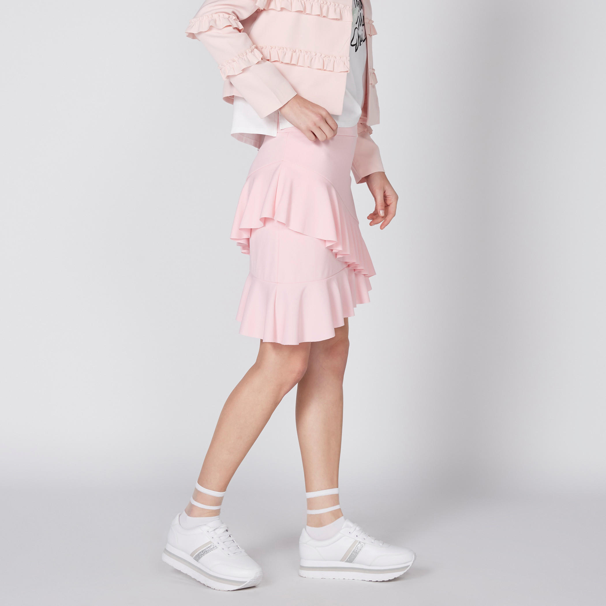 تنورة قصيرة بخصر مطّاطي وتفاصيل كشكش-women-clothing-bottoms-skirts-image-3