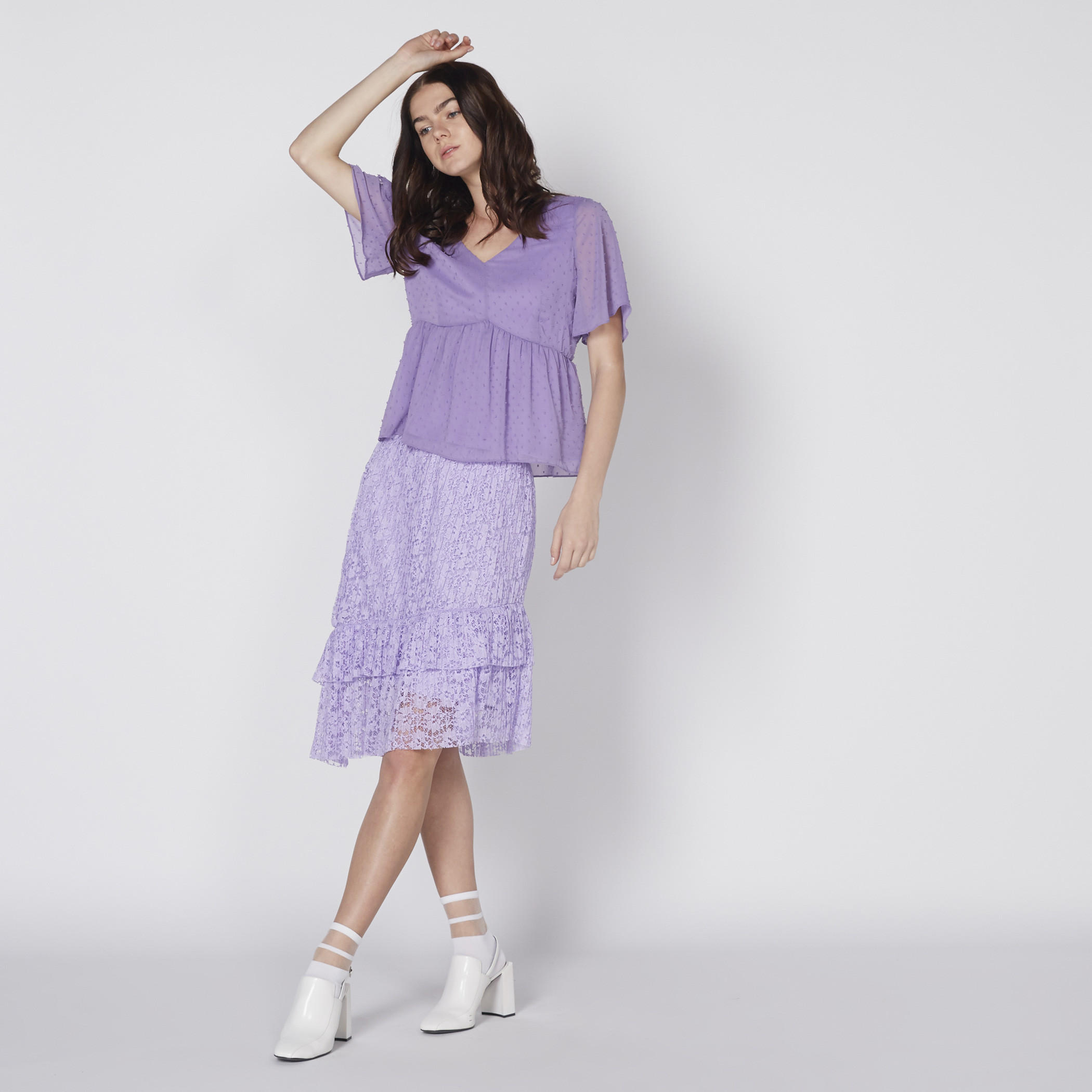 تنورة متوسطة الطول بحوّاف غير مستوية وكشكش وتفاصيل دانتيل-women-clothing-bottoms-skirts-image-2