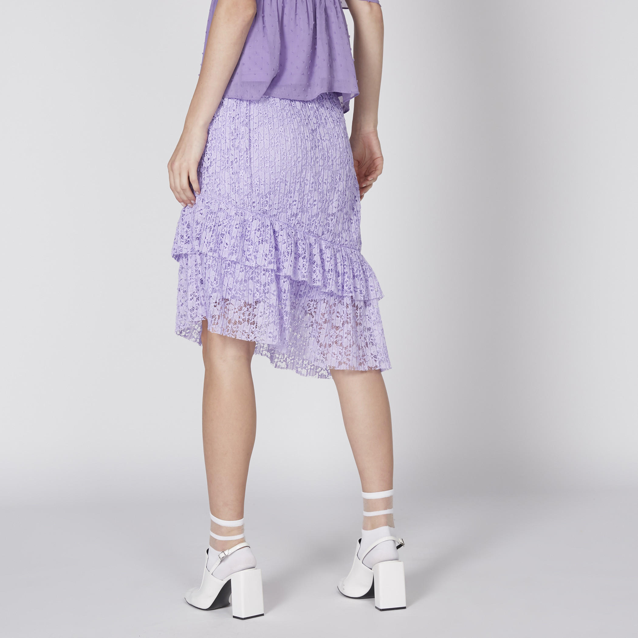 تنورة متوسطة الطول بحوّاف غير مستوية وكشكش وتفاصيل دانتيل-women-clothing-bottoms-skirts-image-5