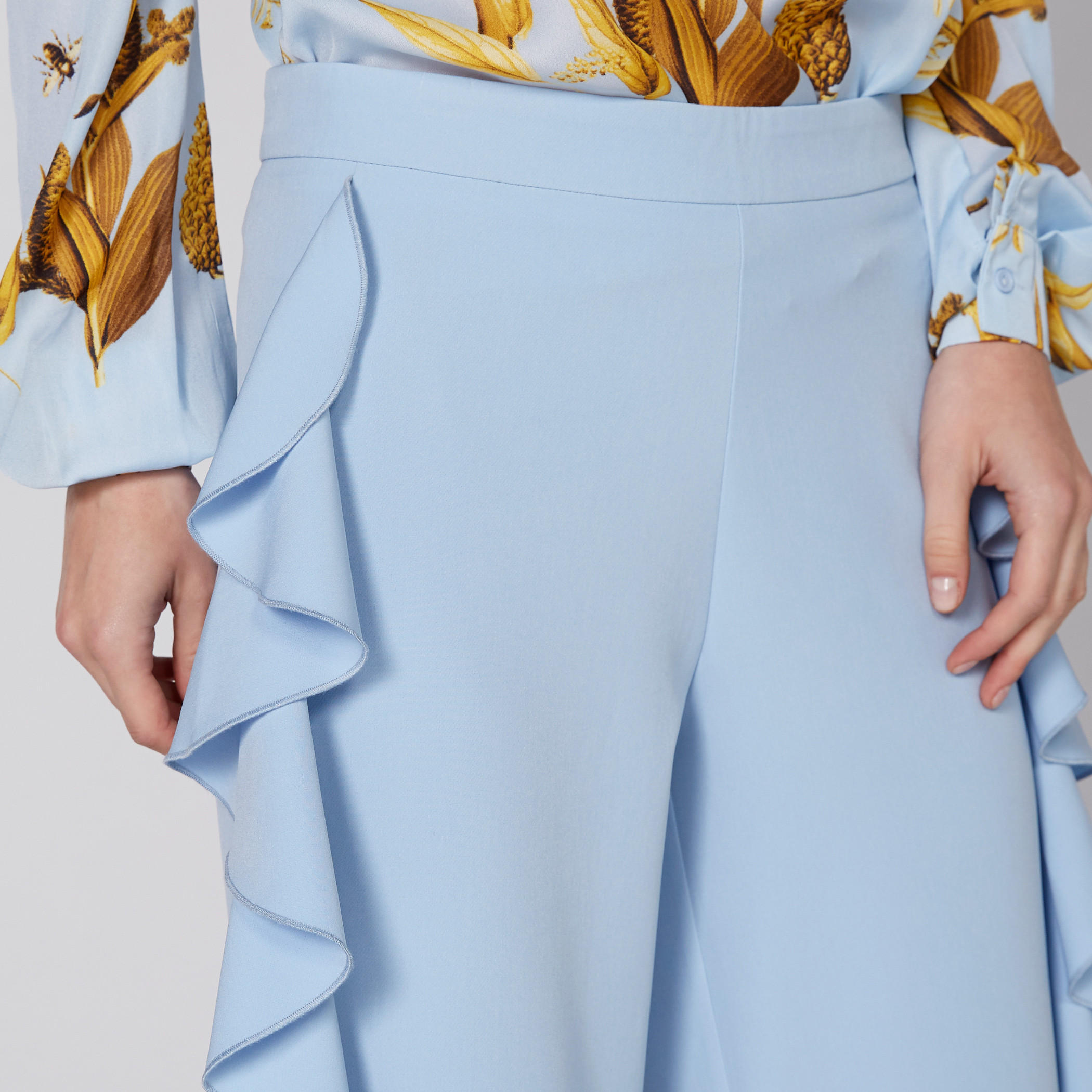 بنطال طويل بخصر مطّاطي وتفاصيل كشكش-women-clothing-bottoms-trousers-image-3
