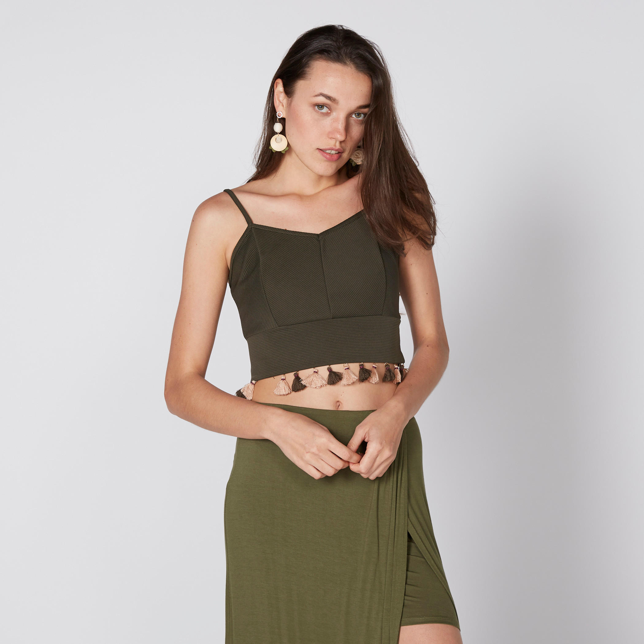بلوزة قصيرة بحمّالات رفيعة وشرّابات-women-clothing-shirtsandblouses-blouses-image-3